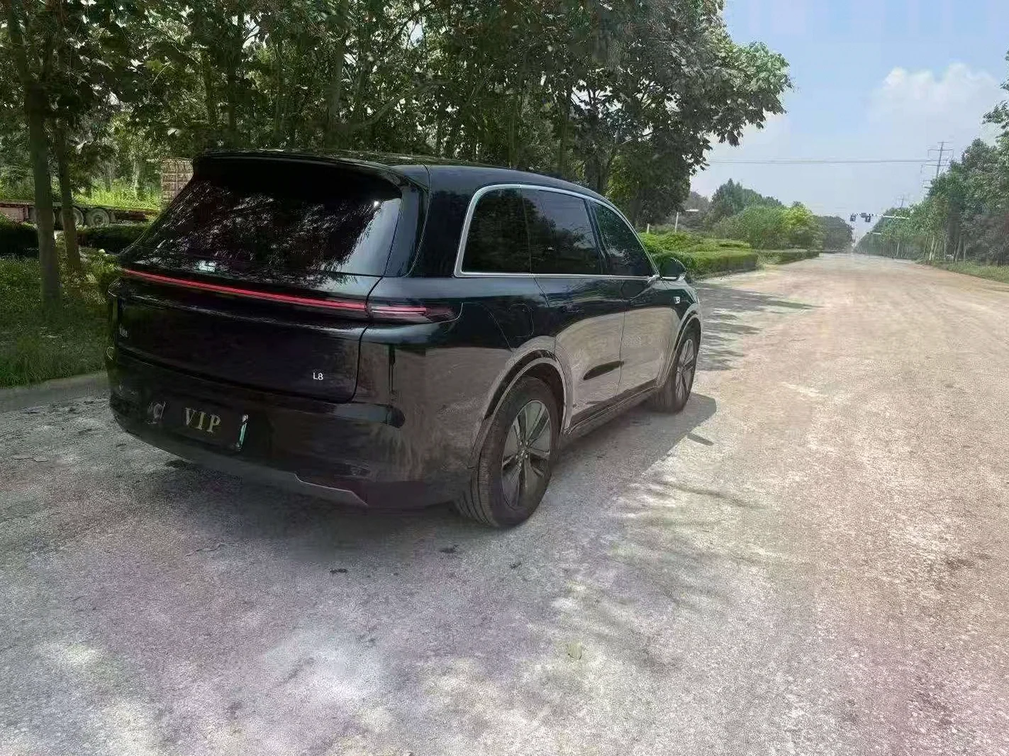 理想L8 后面外观二