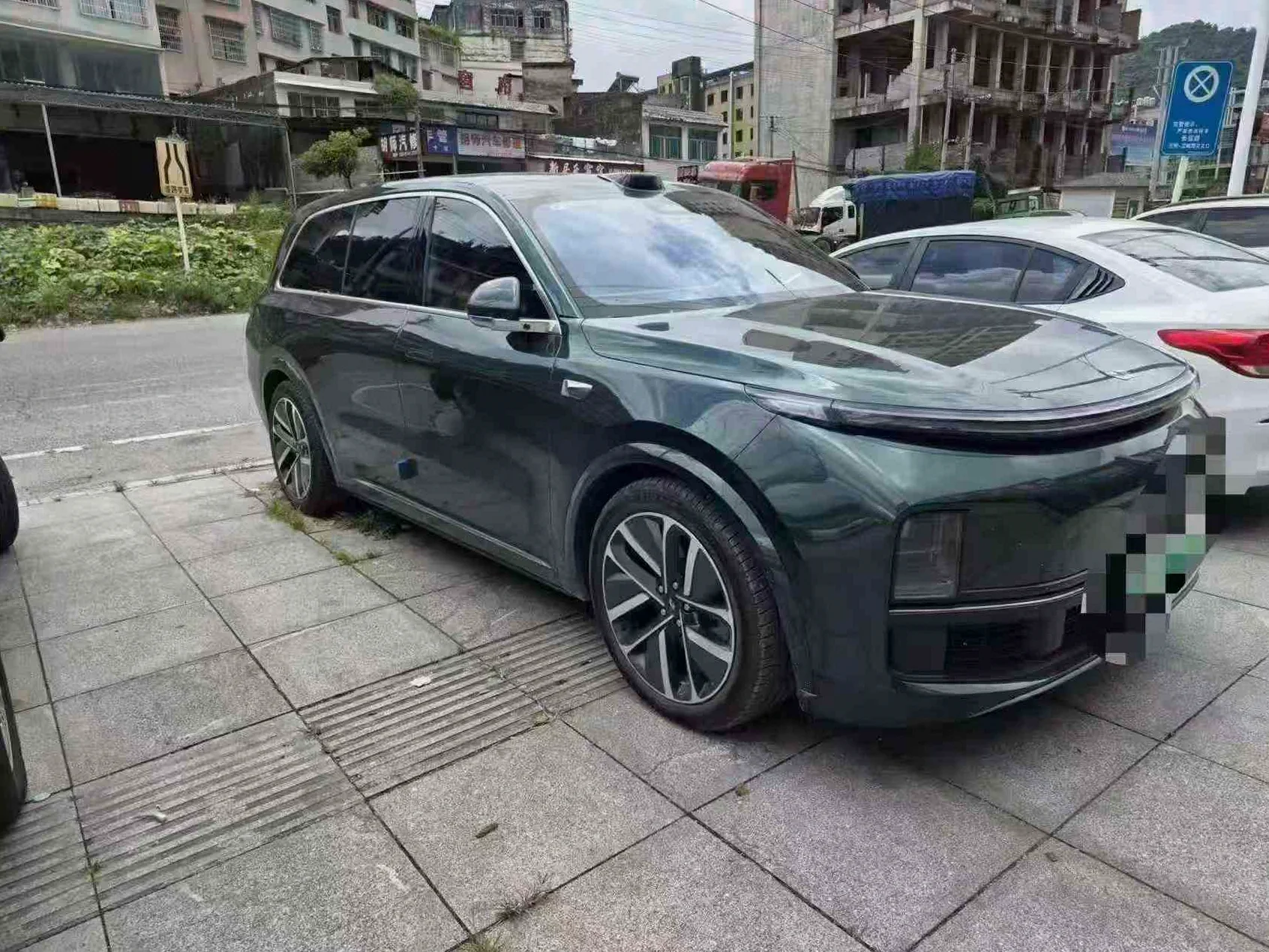 理想L9 后面外观二