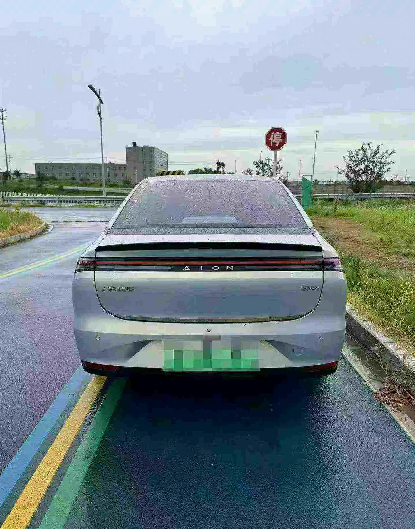 埃安Aion S MAX 后面外观一