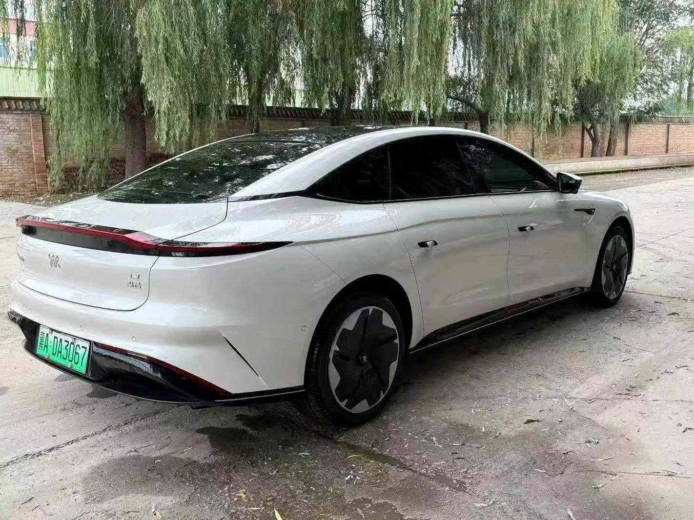 智己L7 后面外观三