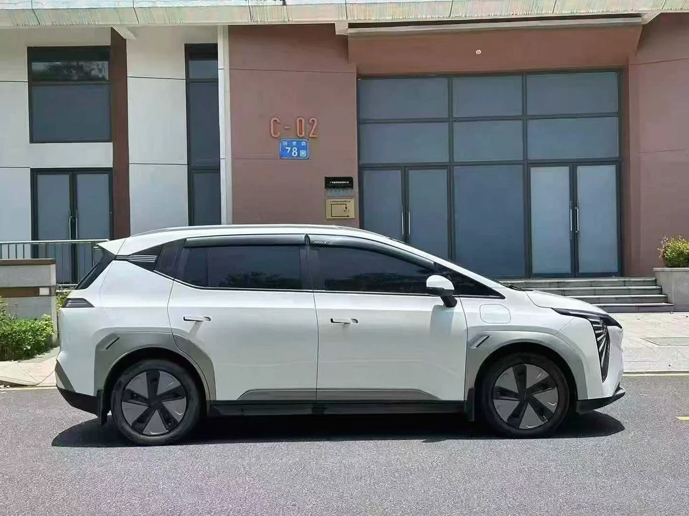 埃安AION Y Plus 后面外观三