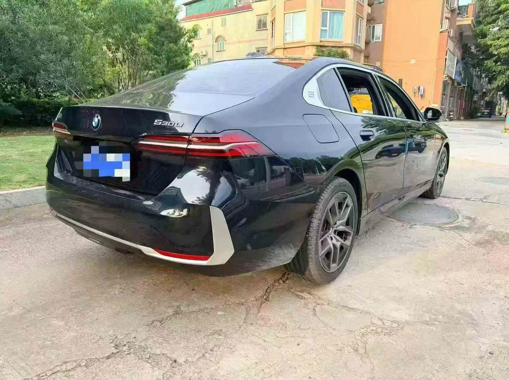 宝马5系 后面外观三