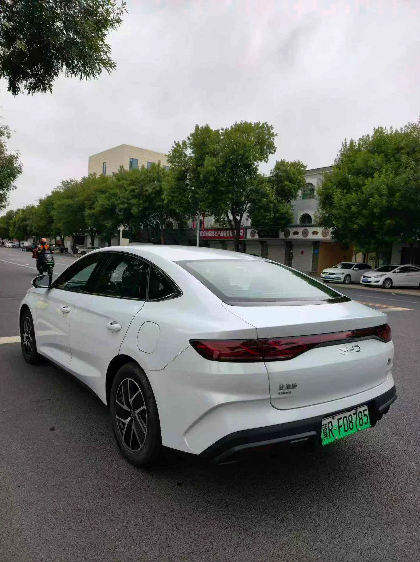比亚迪秦 后面外观三