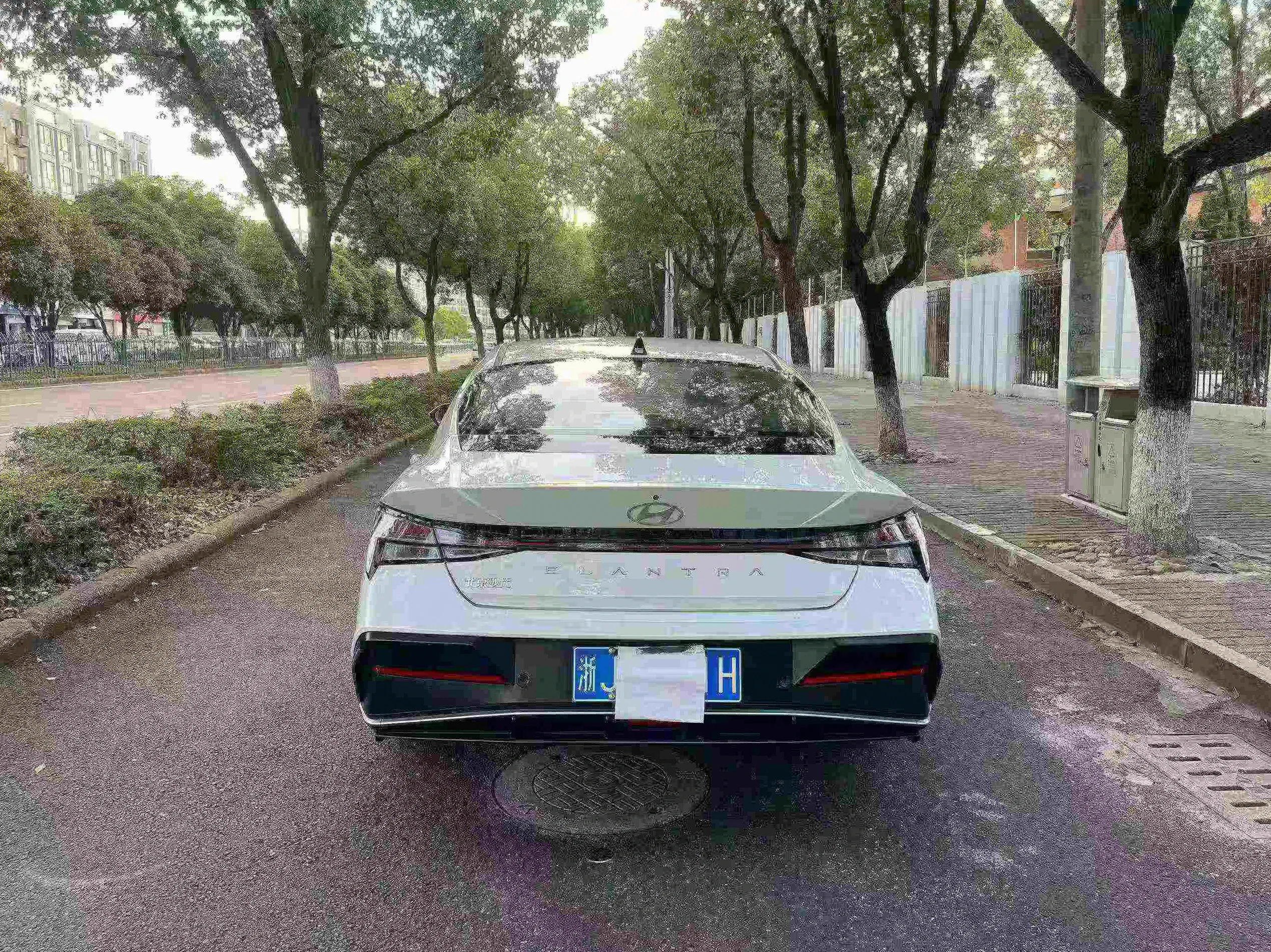 现代伊兰特 后面外观二