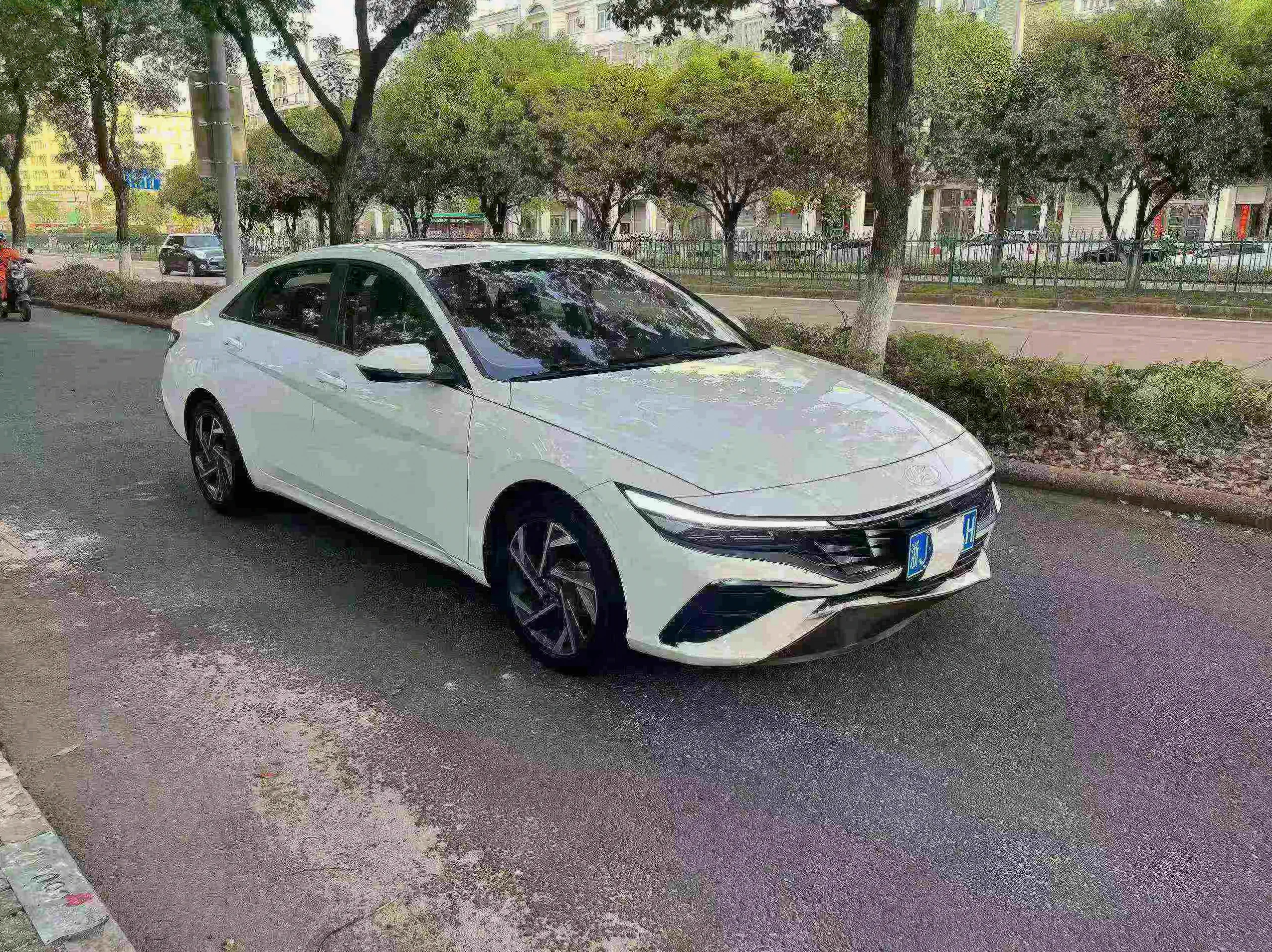 现代伊兰特 正面外观三