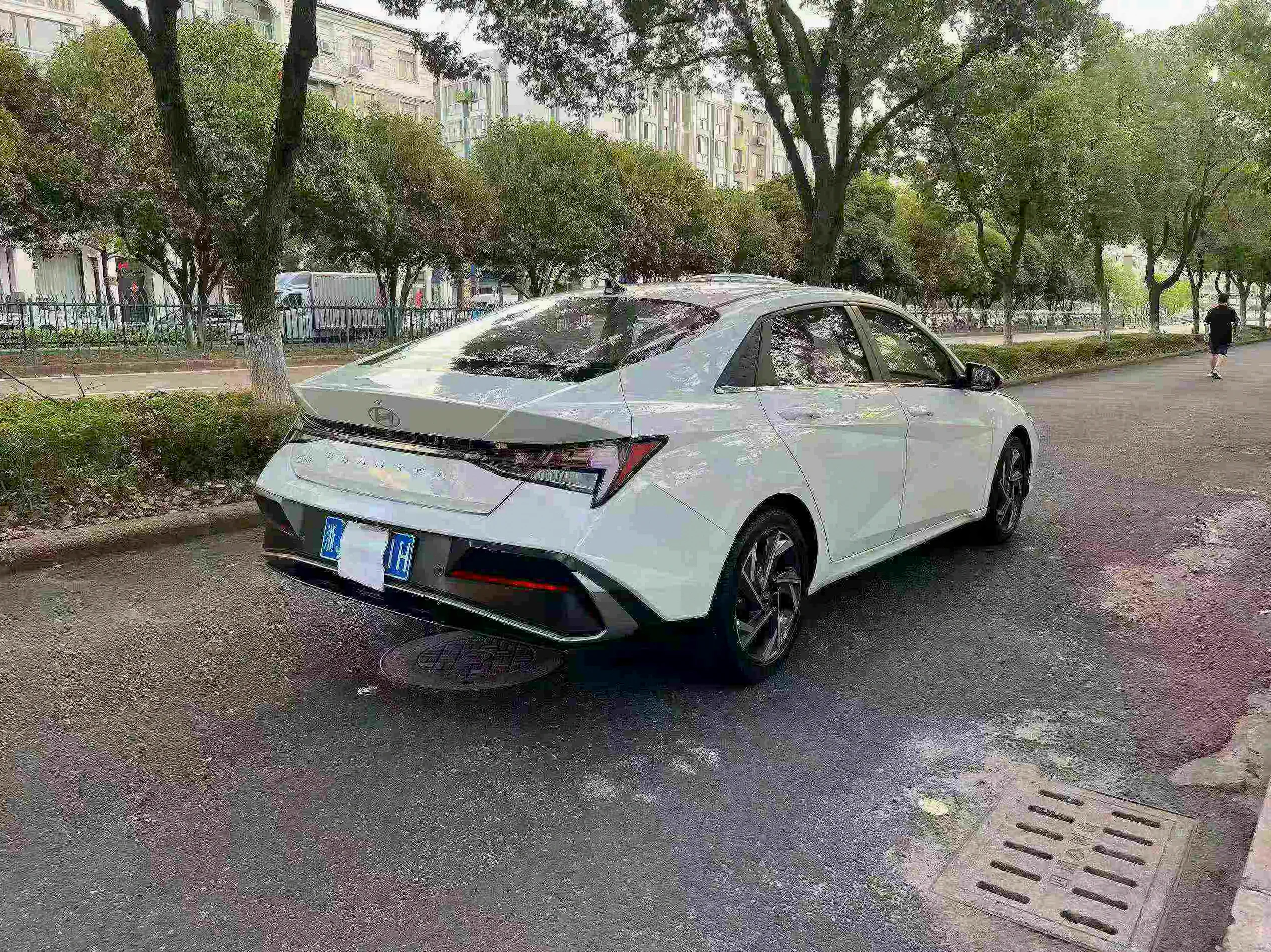 现代伊兰特 后面外观一