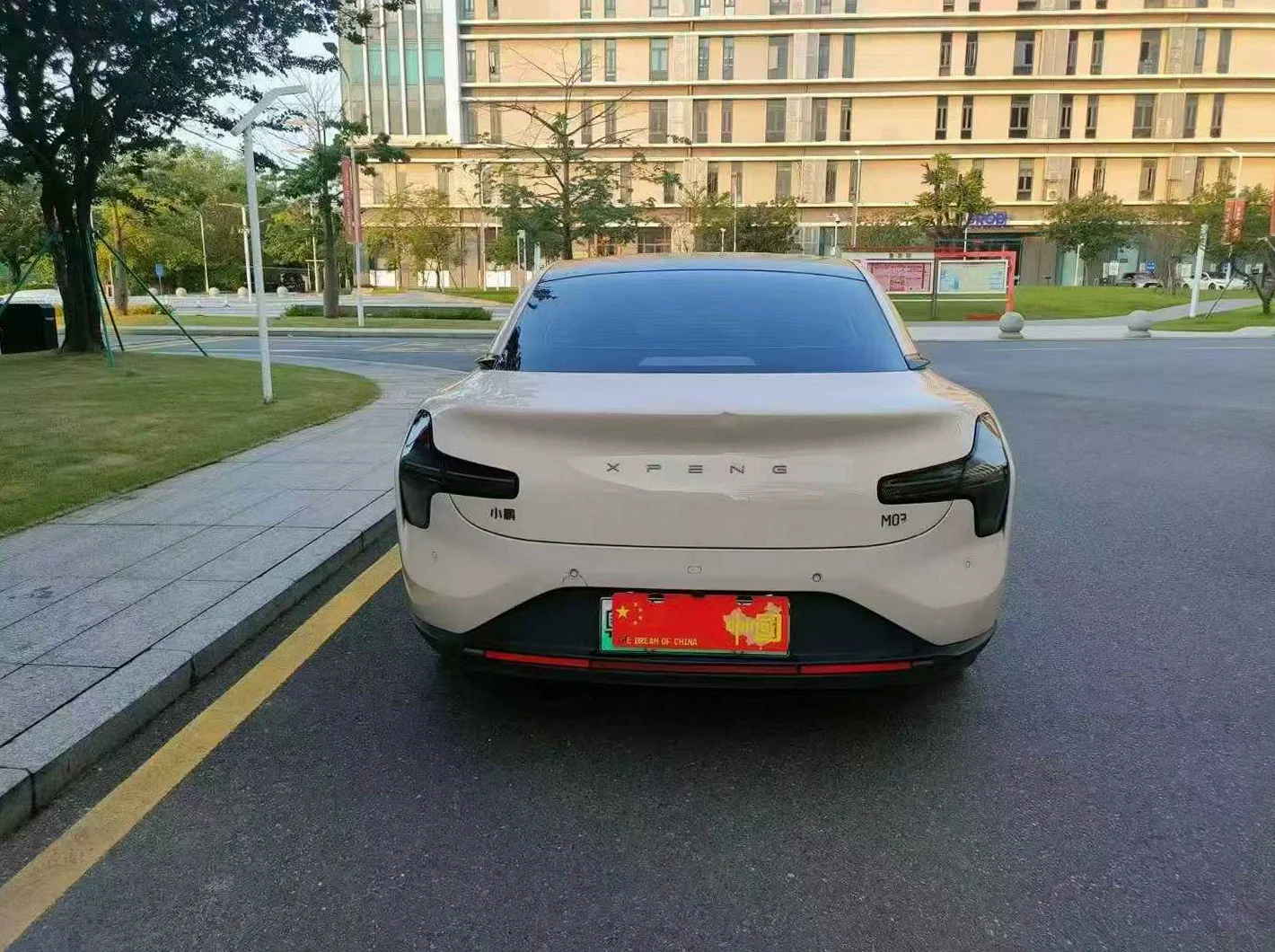 小鹏汽车m03 后面外观二