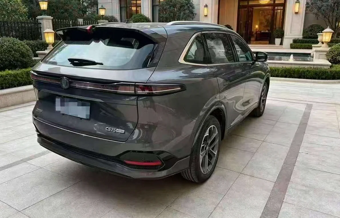 长安汽车CS75 后面外观二