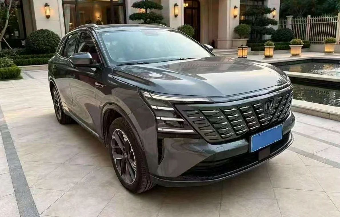 长安汽车CS75 正面外观三