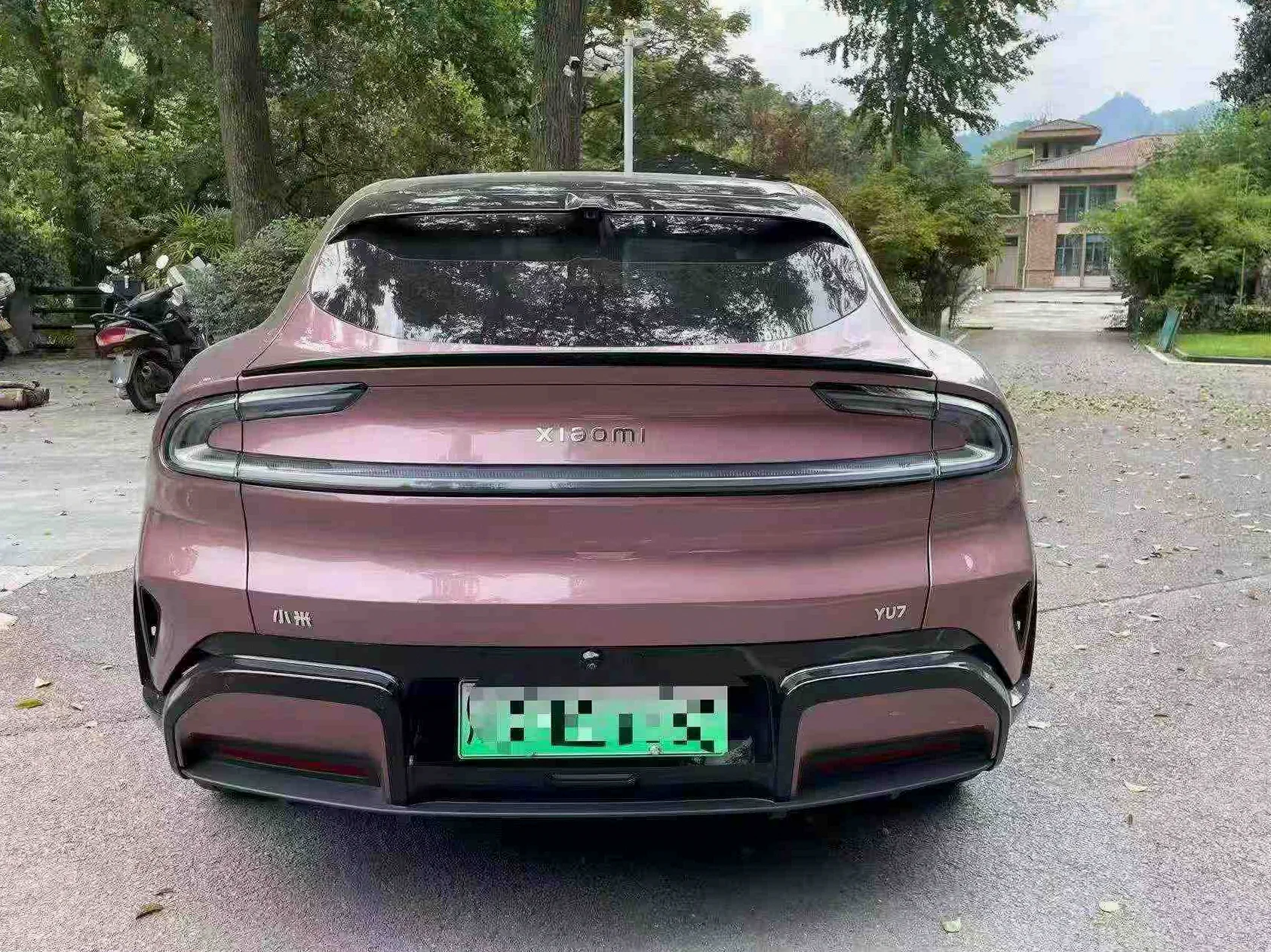 小米YU7 后面外观二
