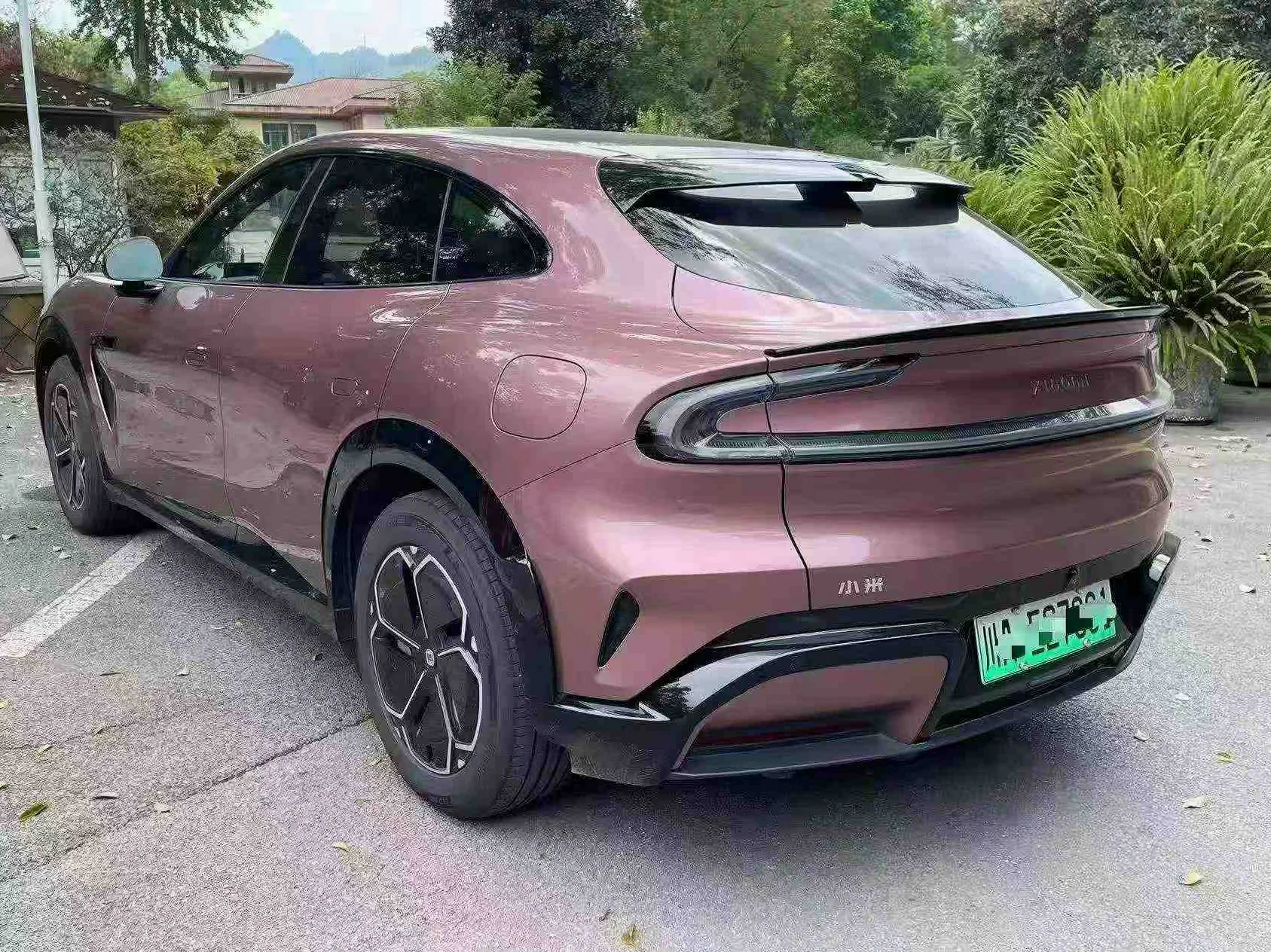 小米YU7 后面外观一