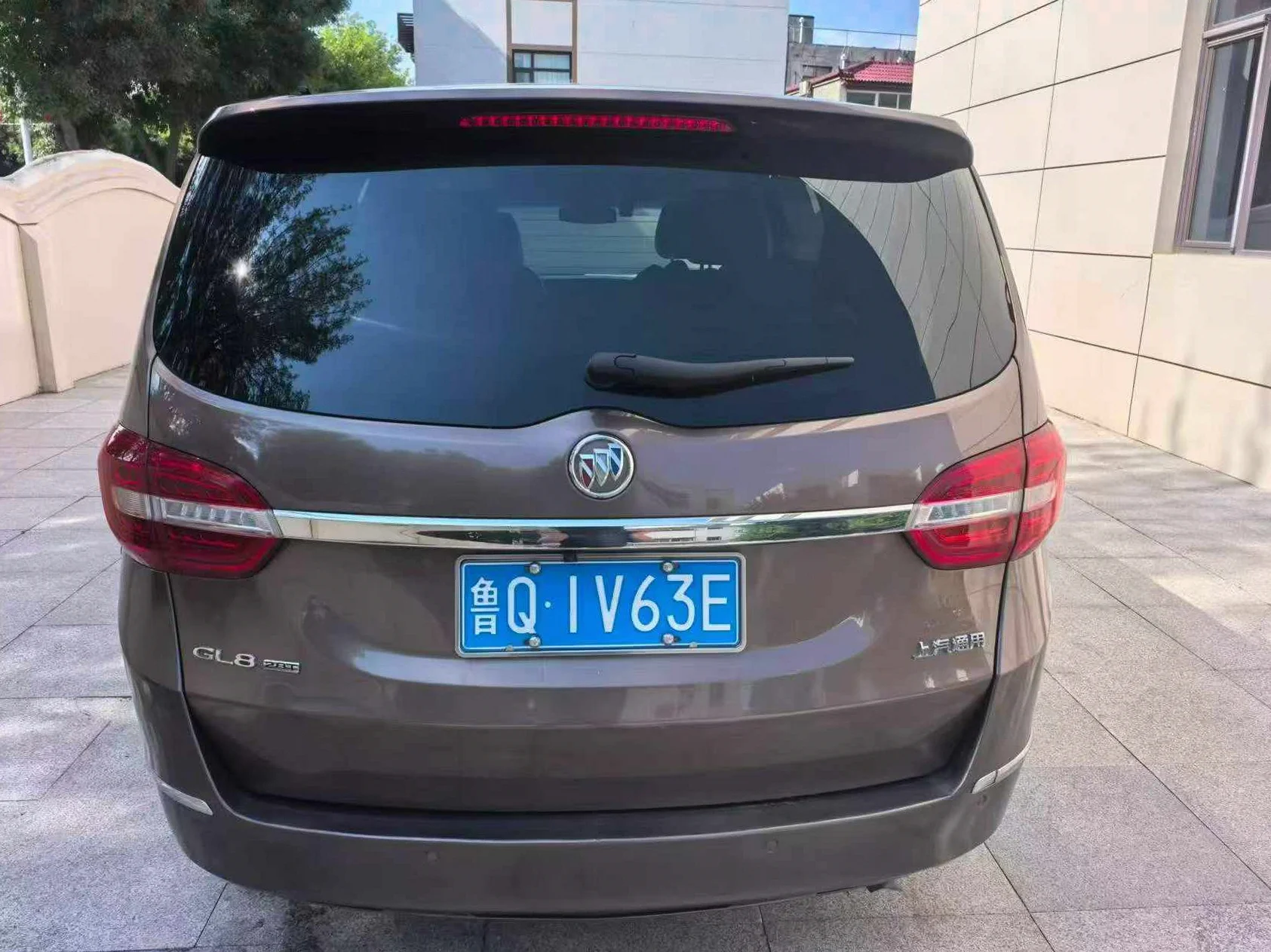 别克GL8 后面外观三