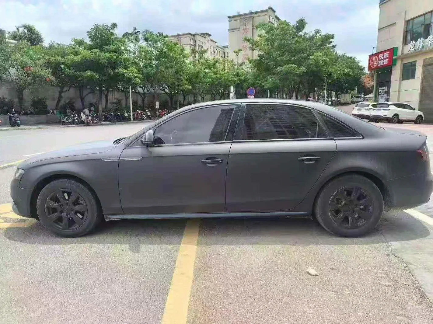 奥迪A4L 正面外观三