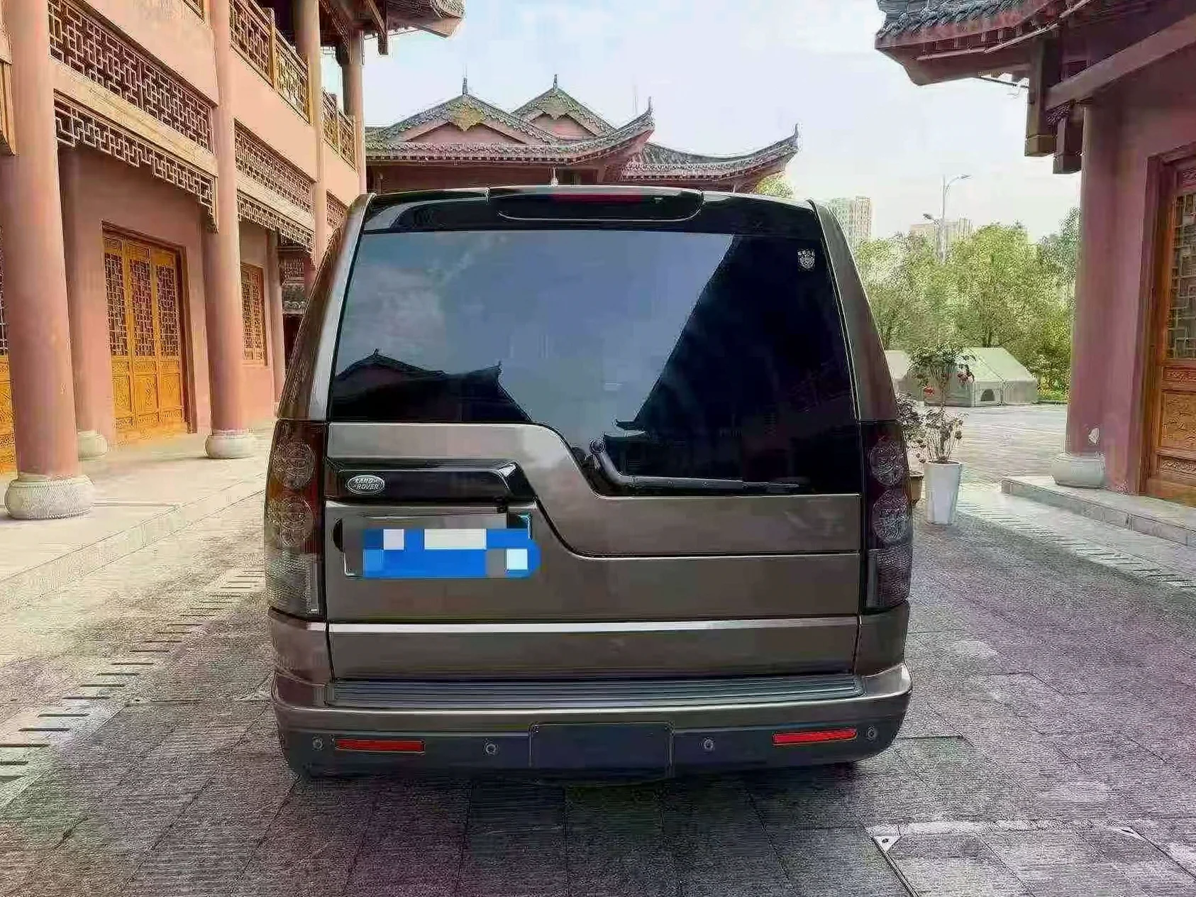 路虎发现 后面外观一