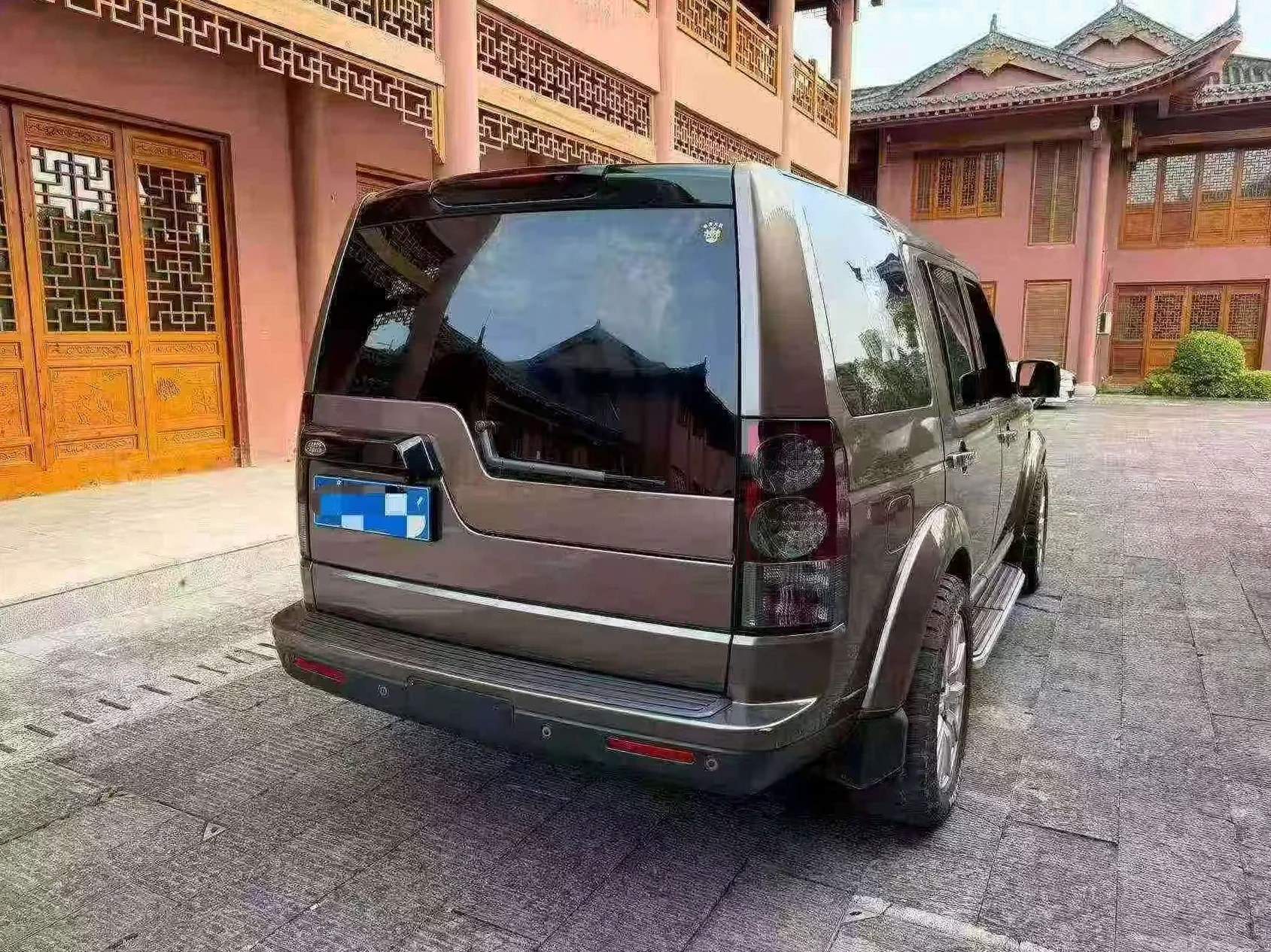 路虎发现 驾驶室