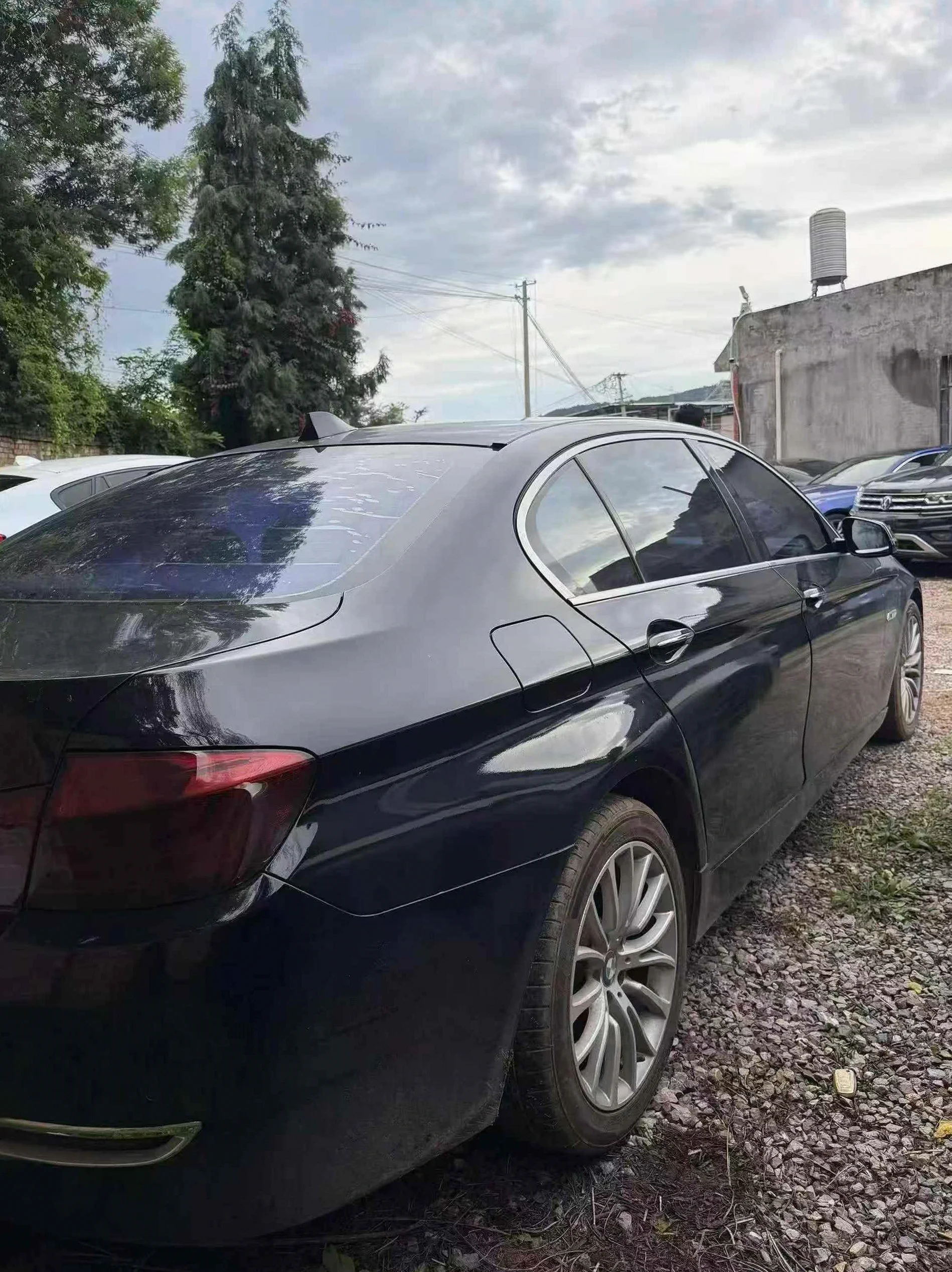 宝马5系 后面外观一
