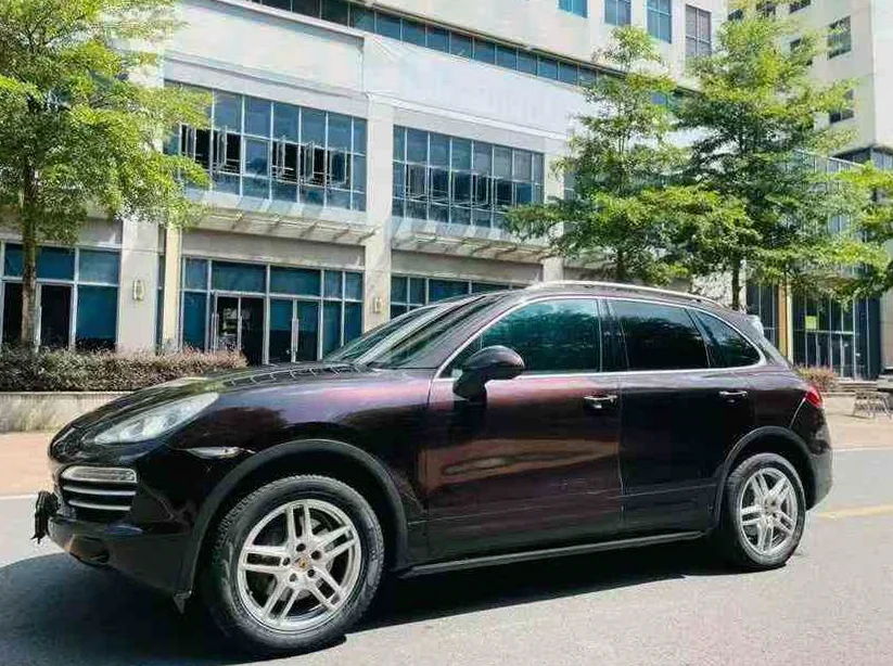 保时捷卡宴 正面外观三