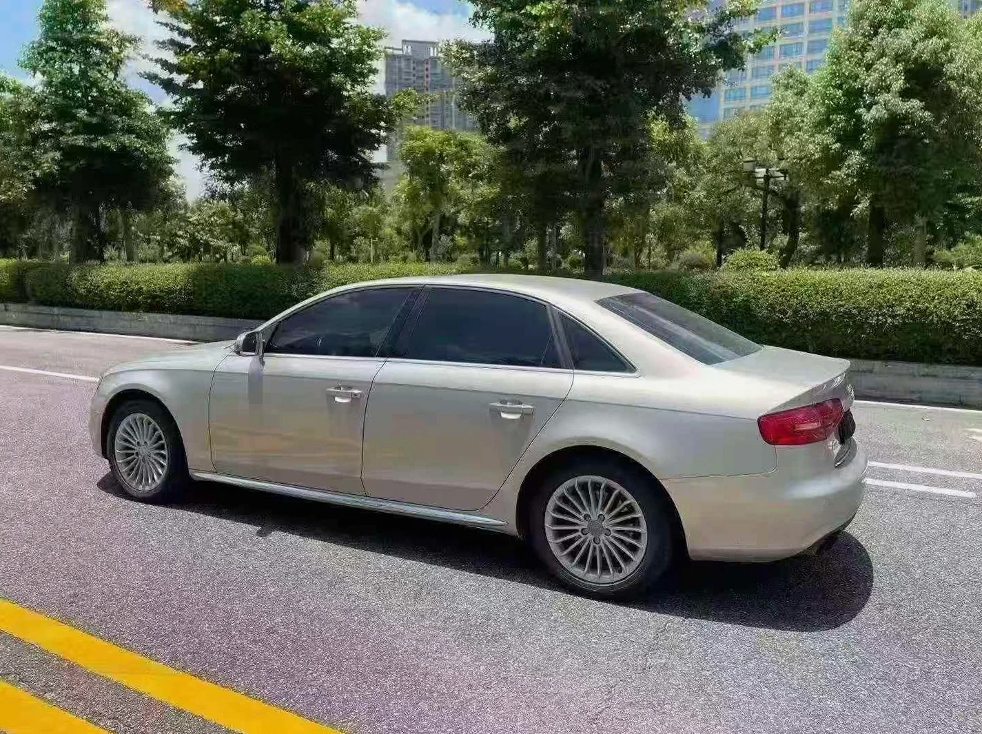 奥迪A4L 内饰前排