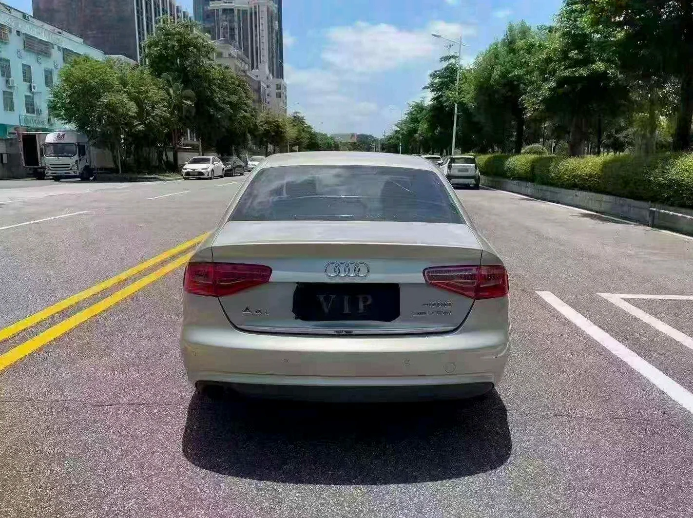 奥迪A4L 内饰后排