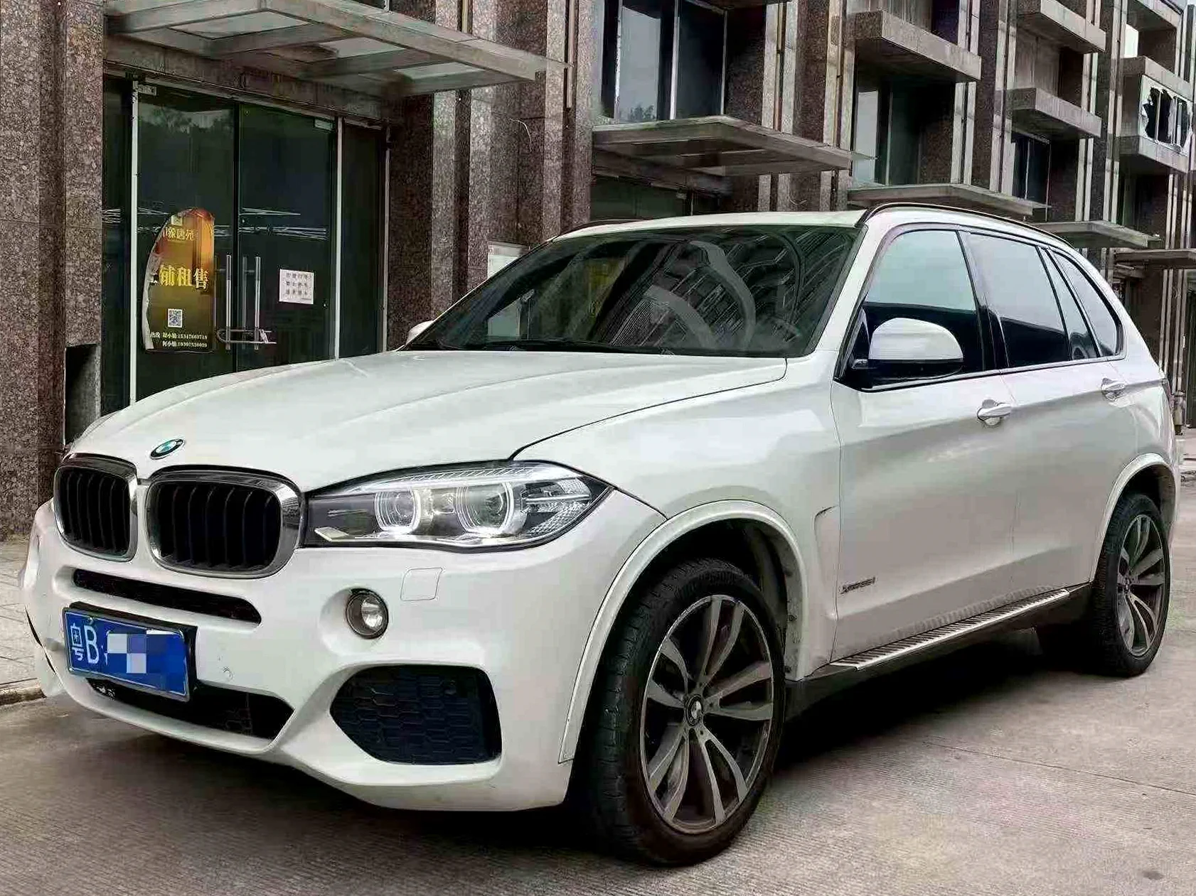 宝马X5 正面外观三