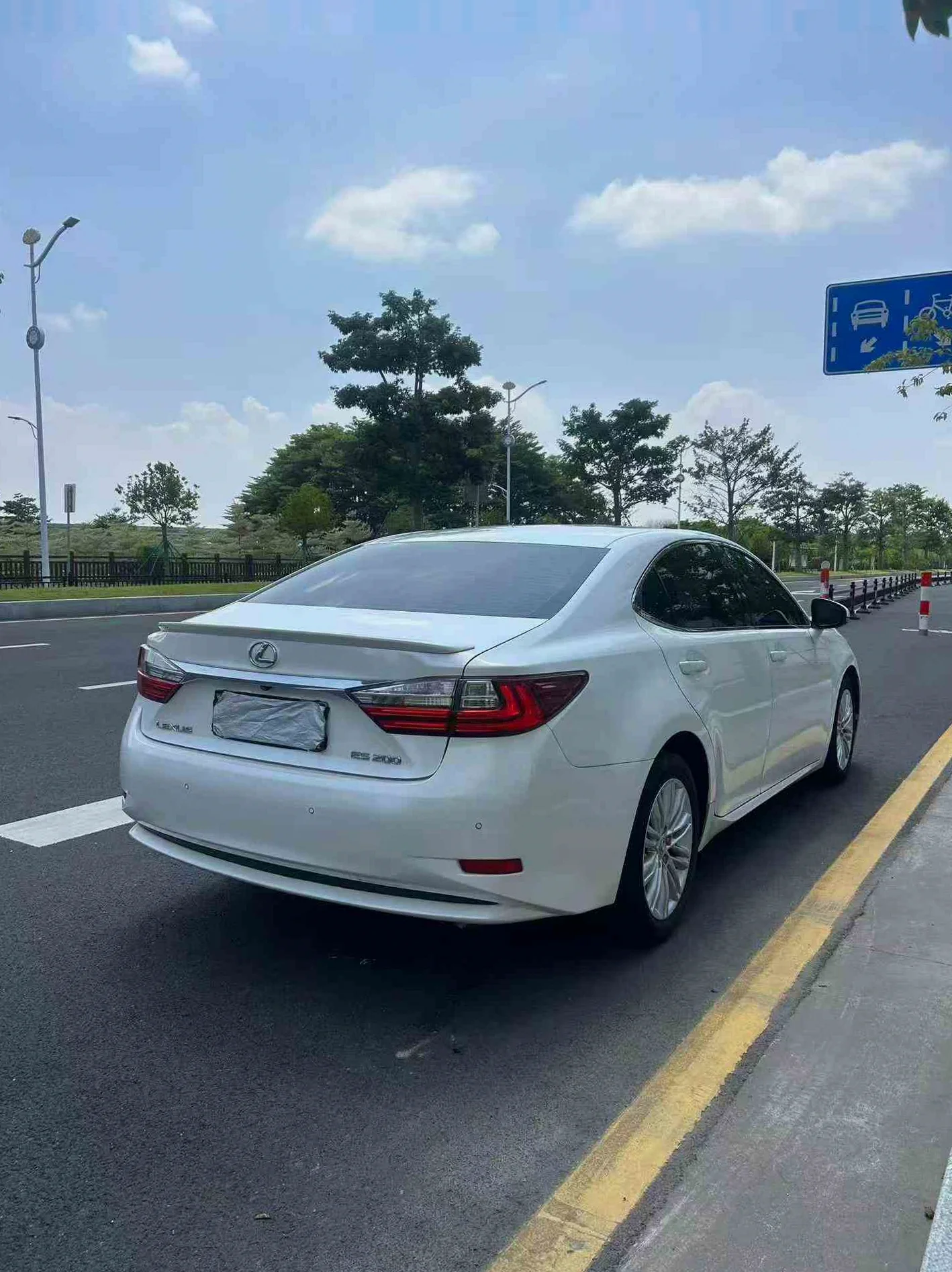 雷克萨斯ES 后面外观一
