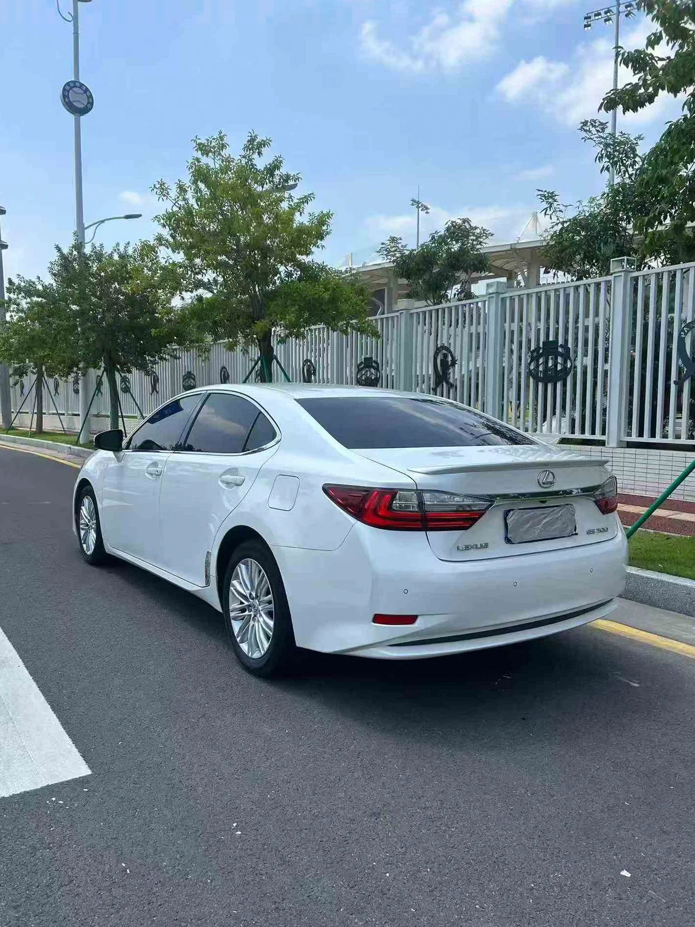 雷克萨斯ES 后面外观三
