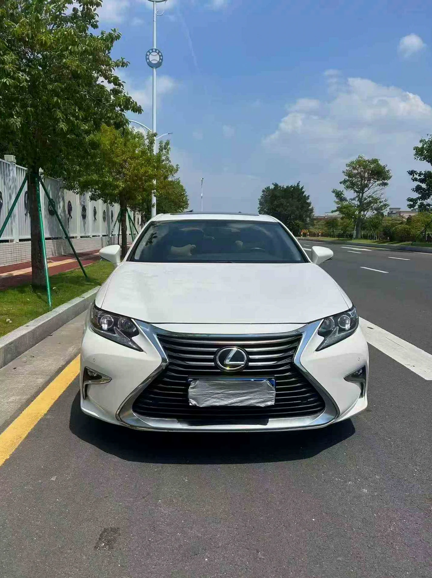 雷克萨斯ES 正面外观二