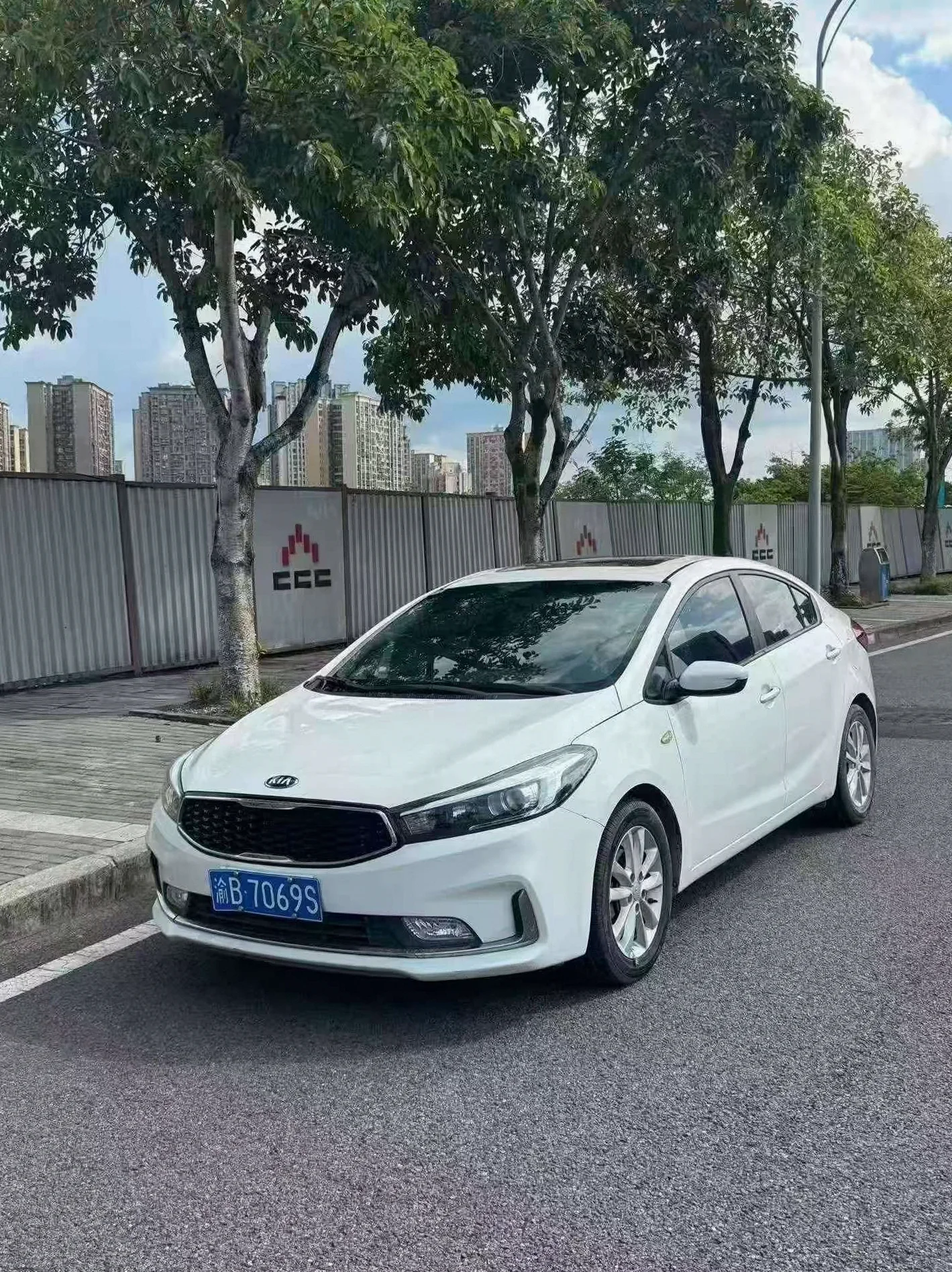 起亚K3 正面外观三