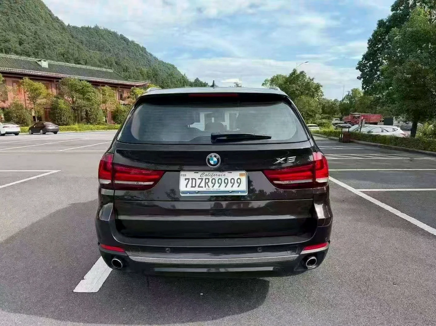 宝马X5 后面外观一