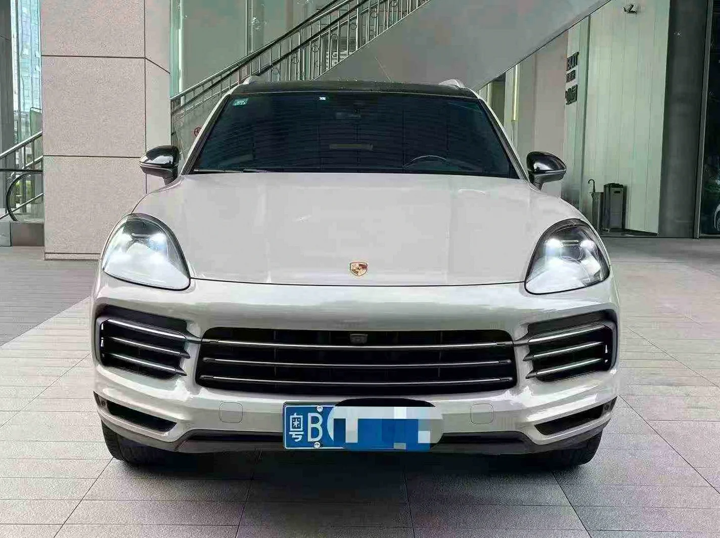 保时捷卡宴 正面外观二