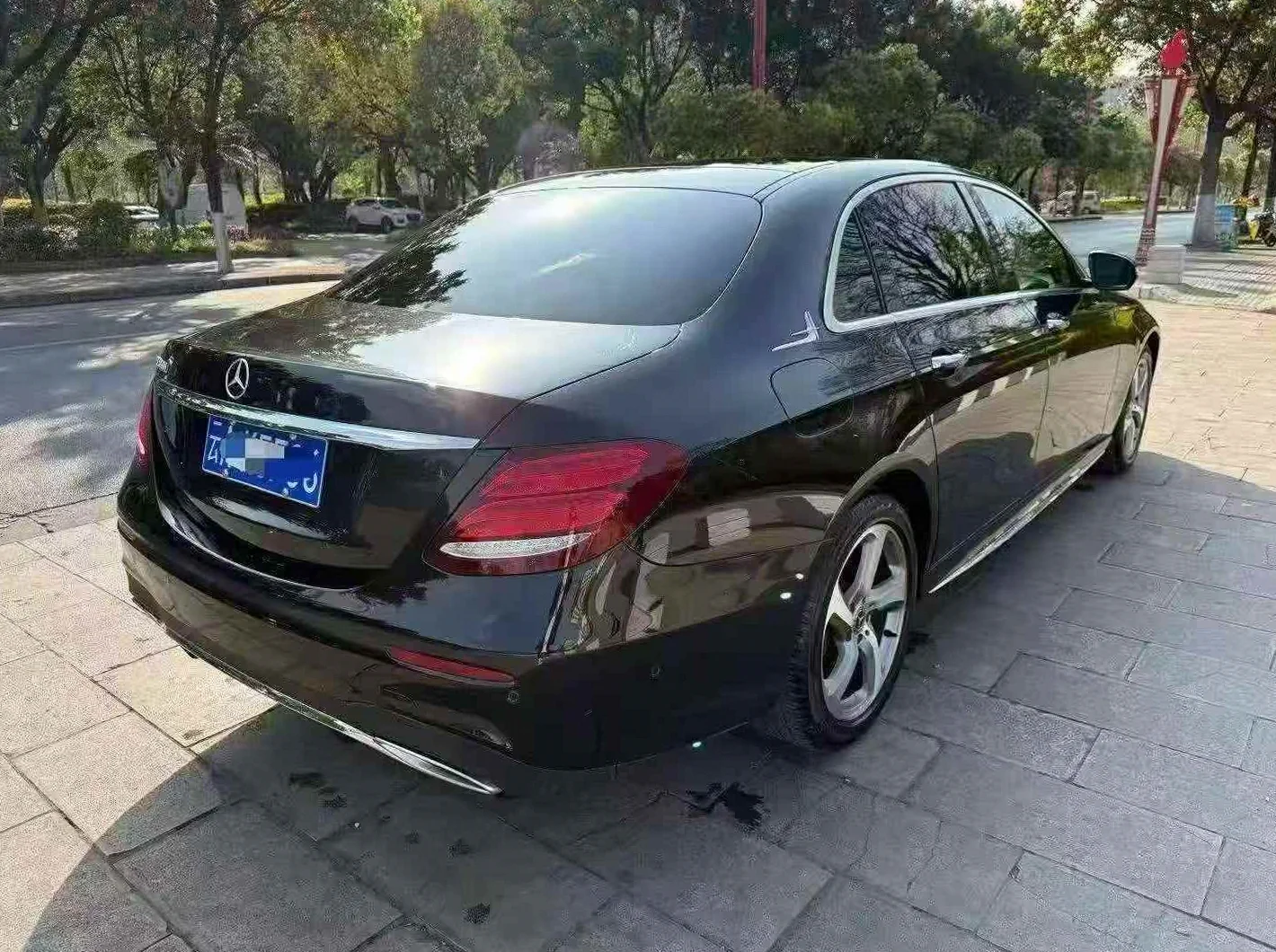 奔驰E 后面外观二