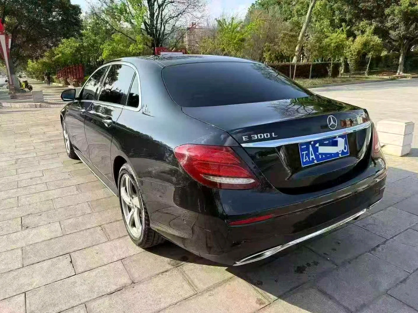 奔驰E 后面外观三