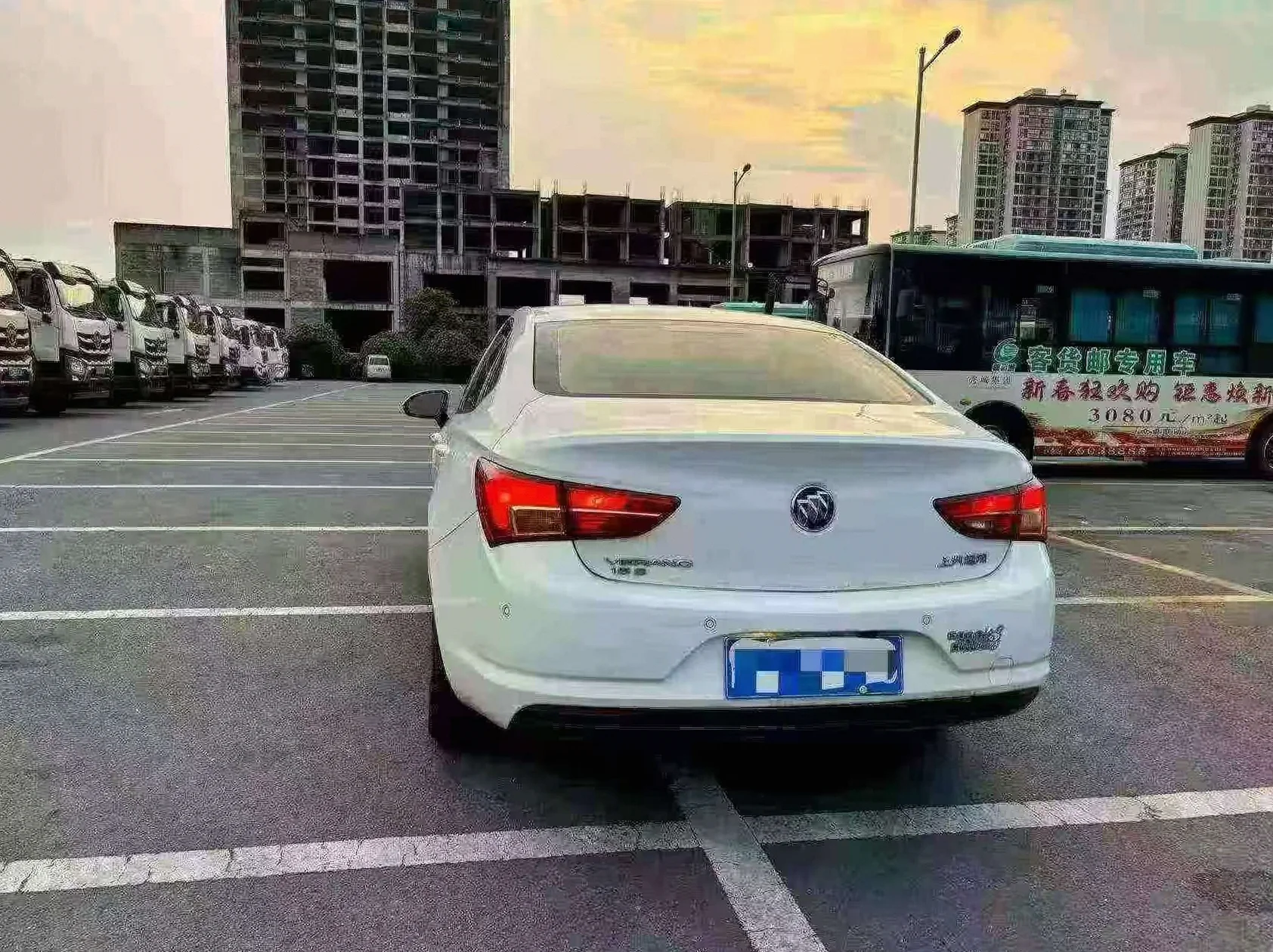 别克威朗 内饰后排