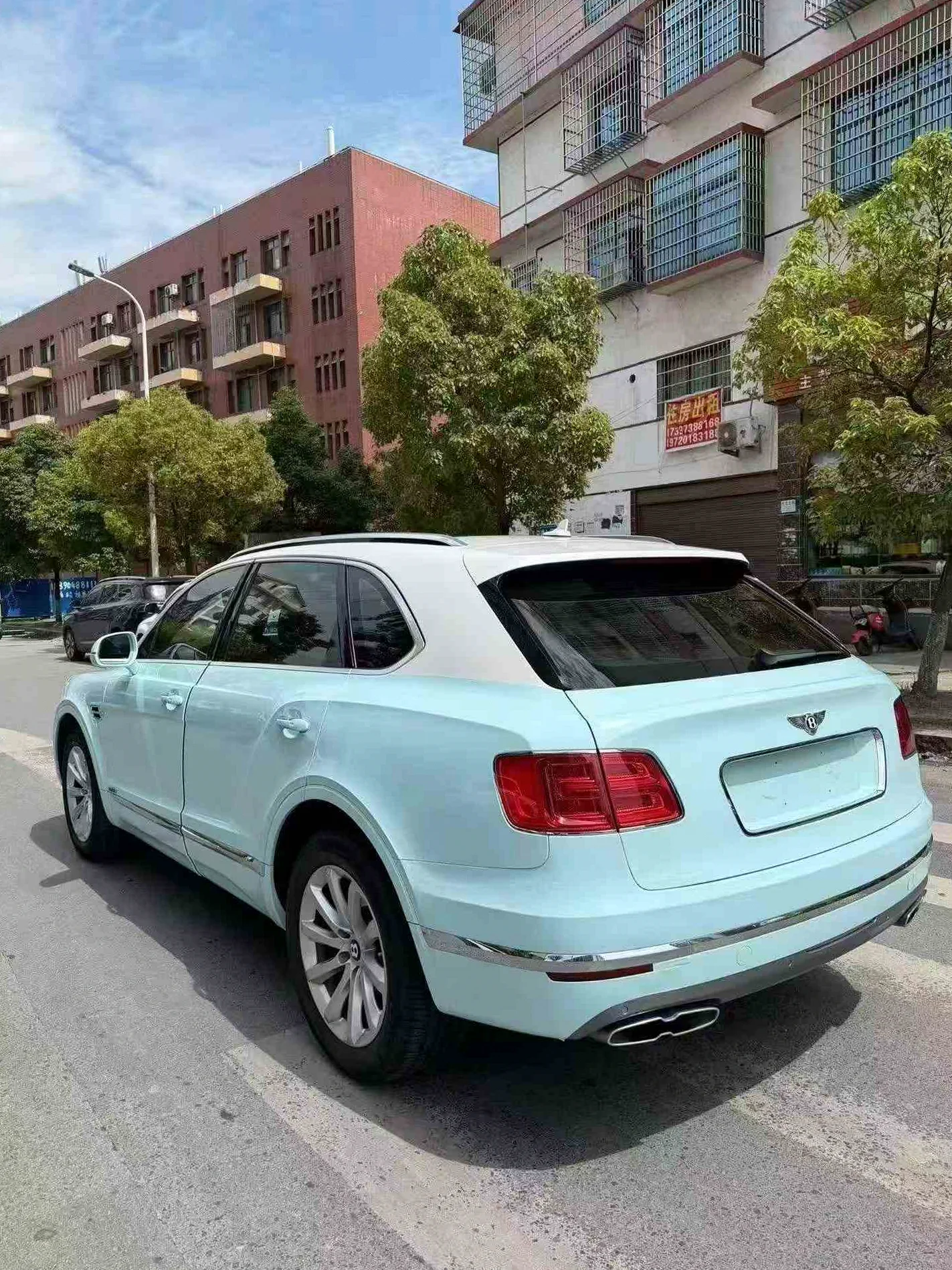 宾利添越 驾驶室