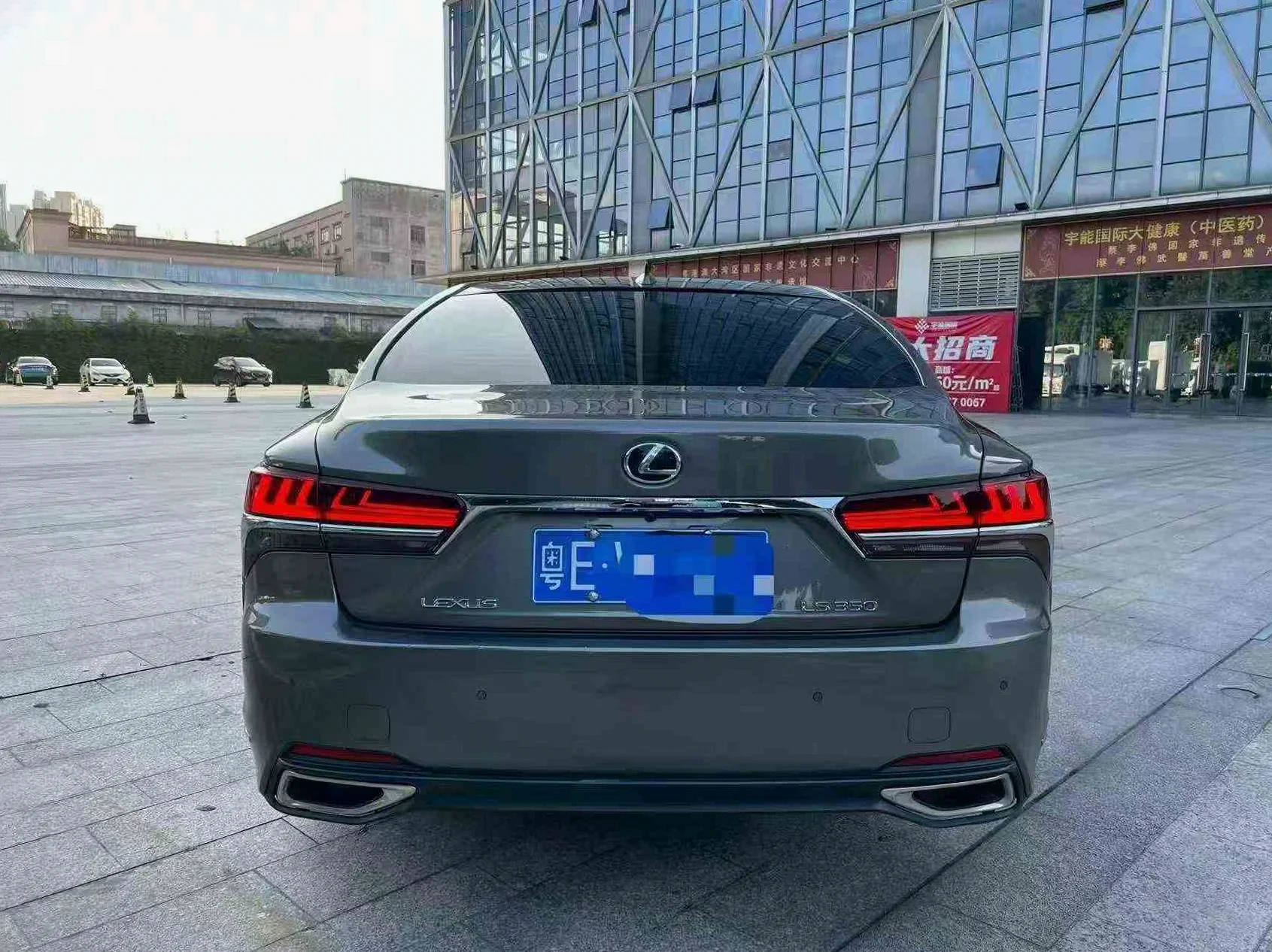 雷克萨斯LS 驾驶室