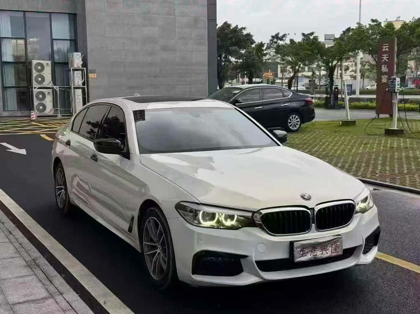 宝马5系 正面外观二