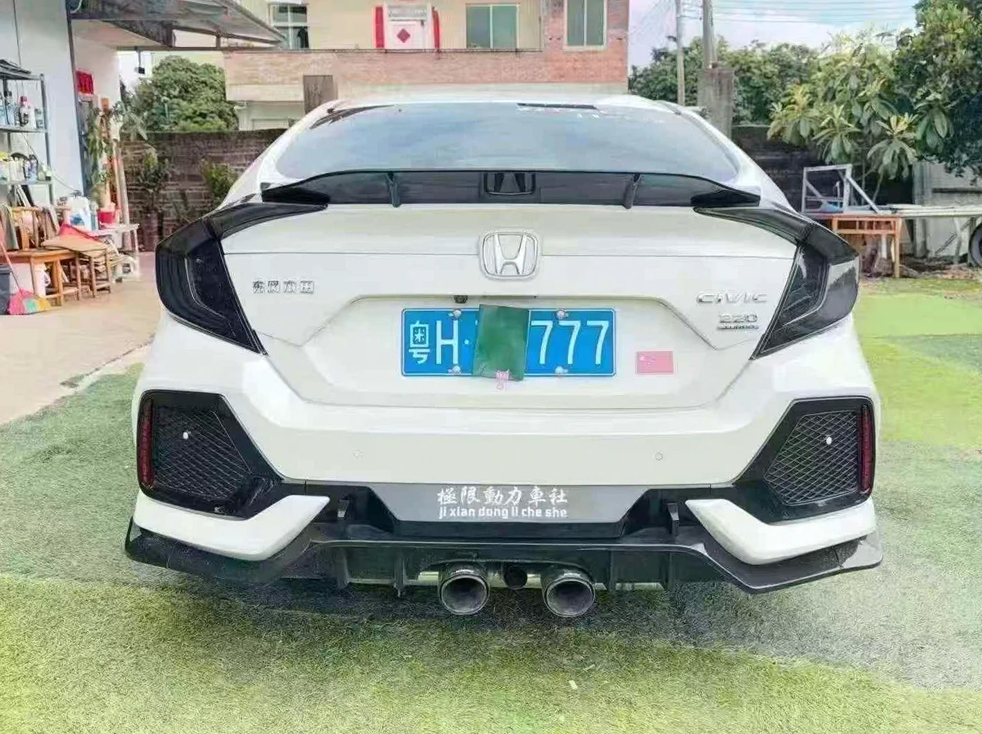 本田思域 后面外观一