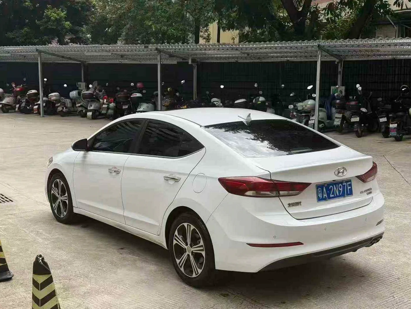 现代领动 内饰前排