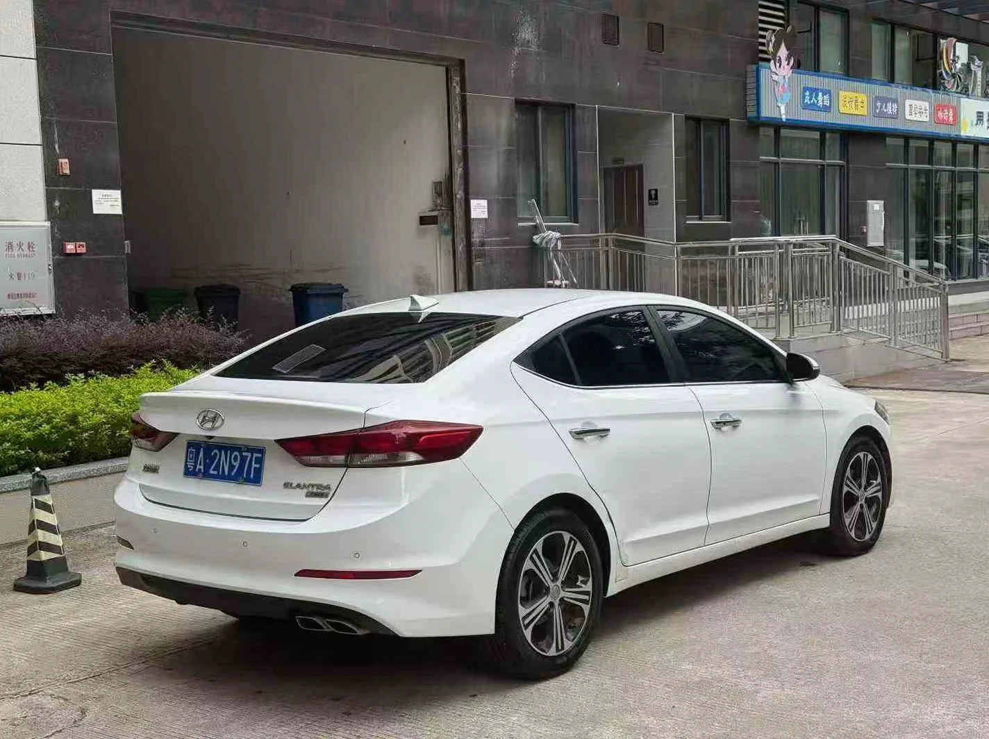 现代领动 驾驶室