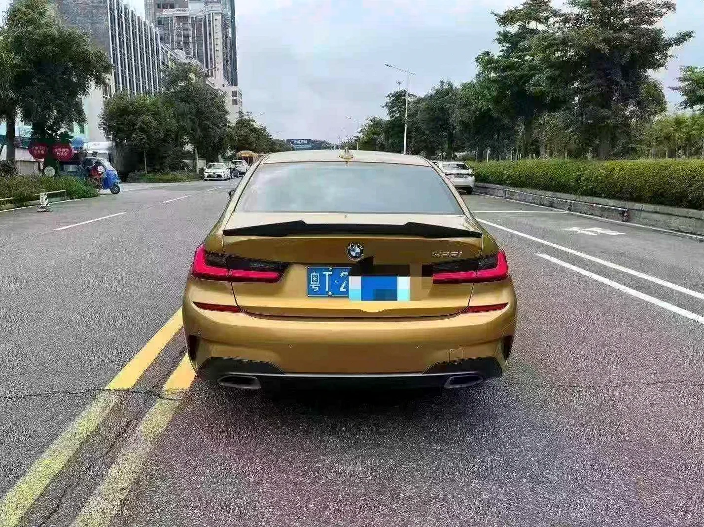 宝马3系 后面外观一