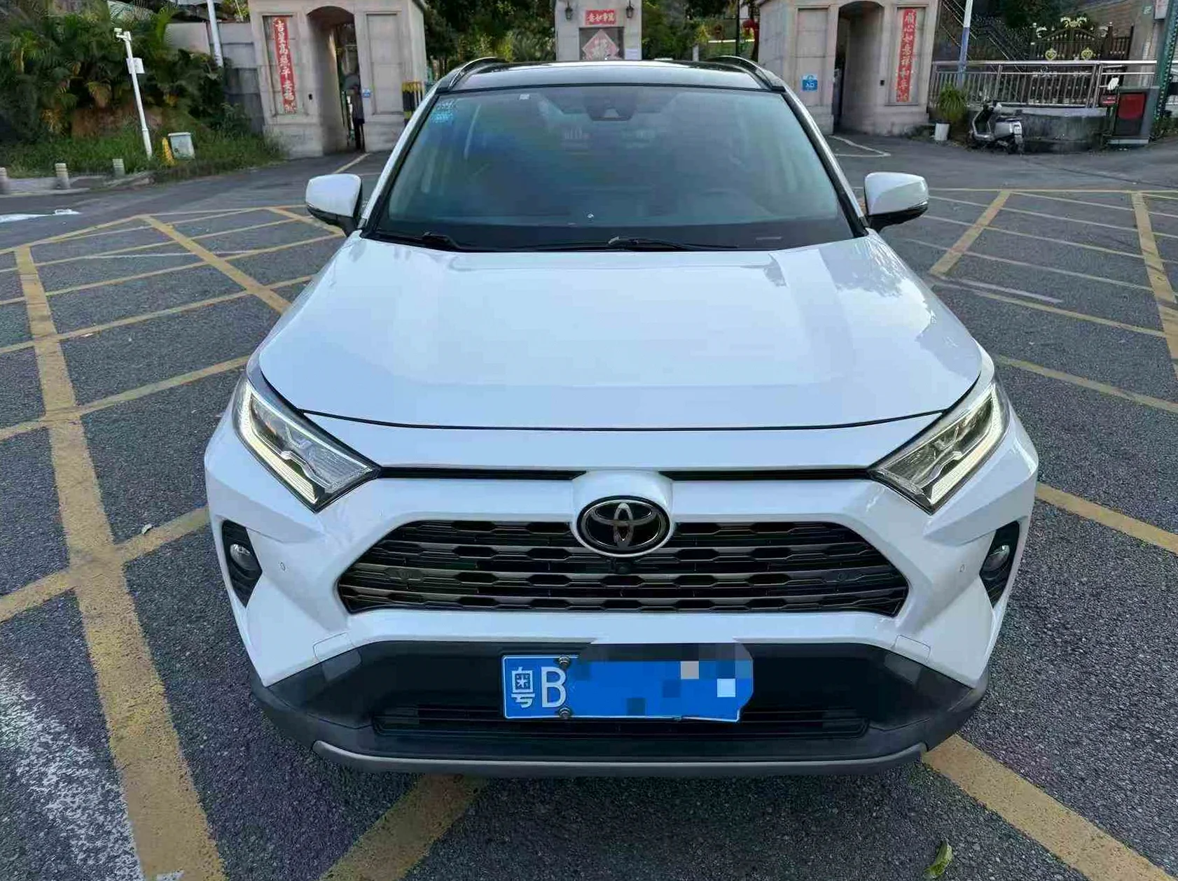 丰田RAV4 正面外观二