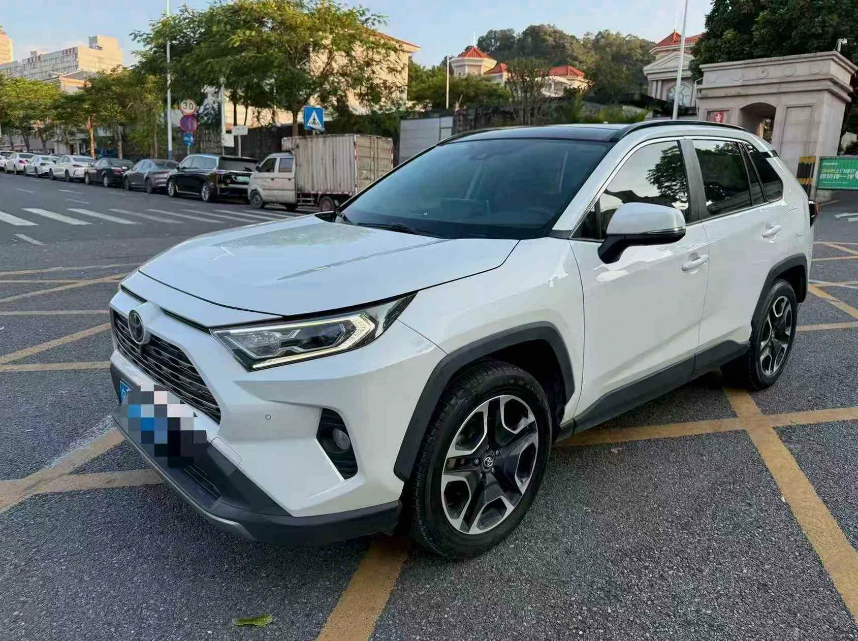 20年丰田RAV4荣放2.0L尊贵版