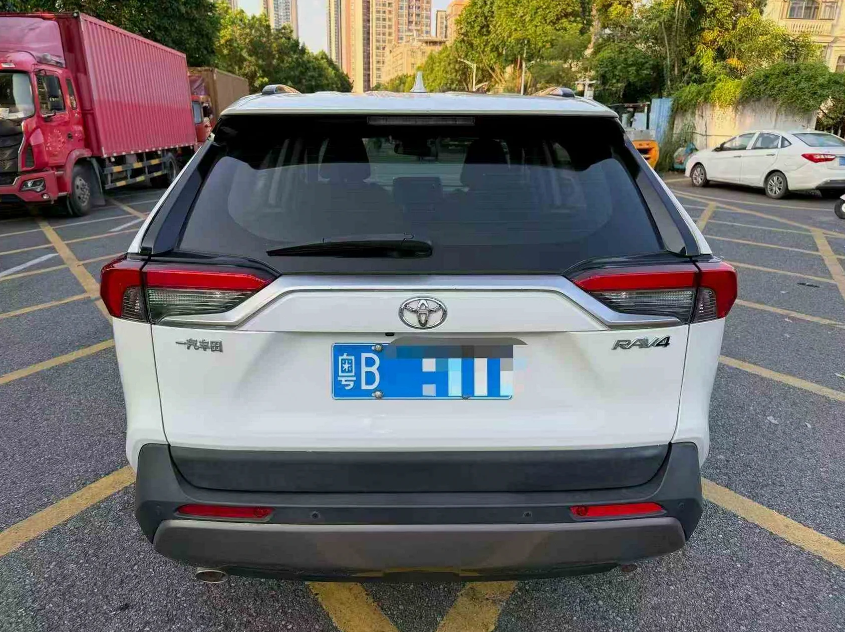 丰田RAV4 内饰后排