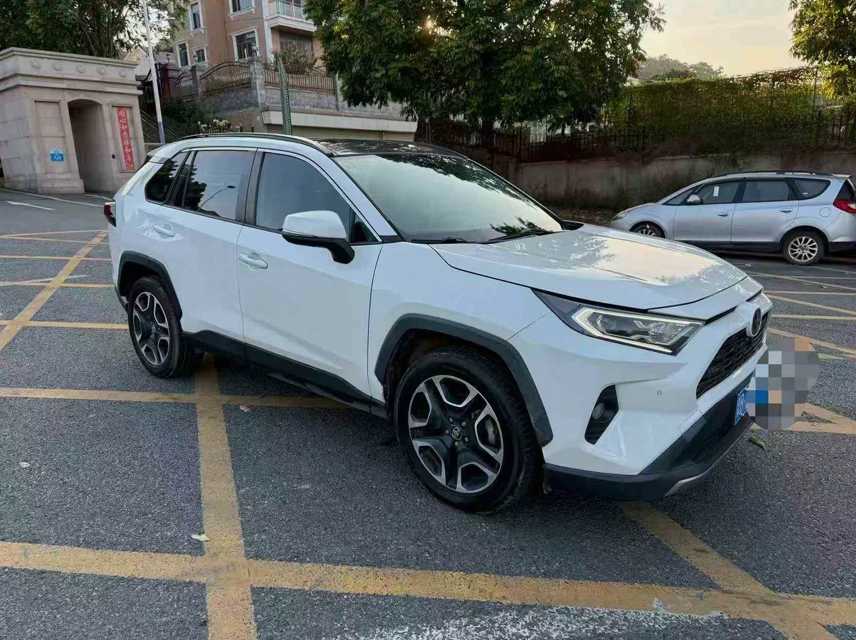 丰田RAV4 正面外观三