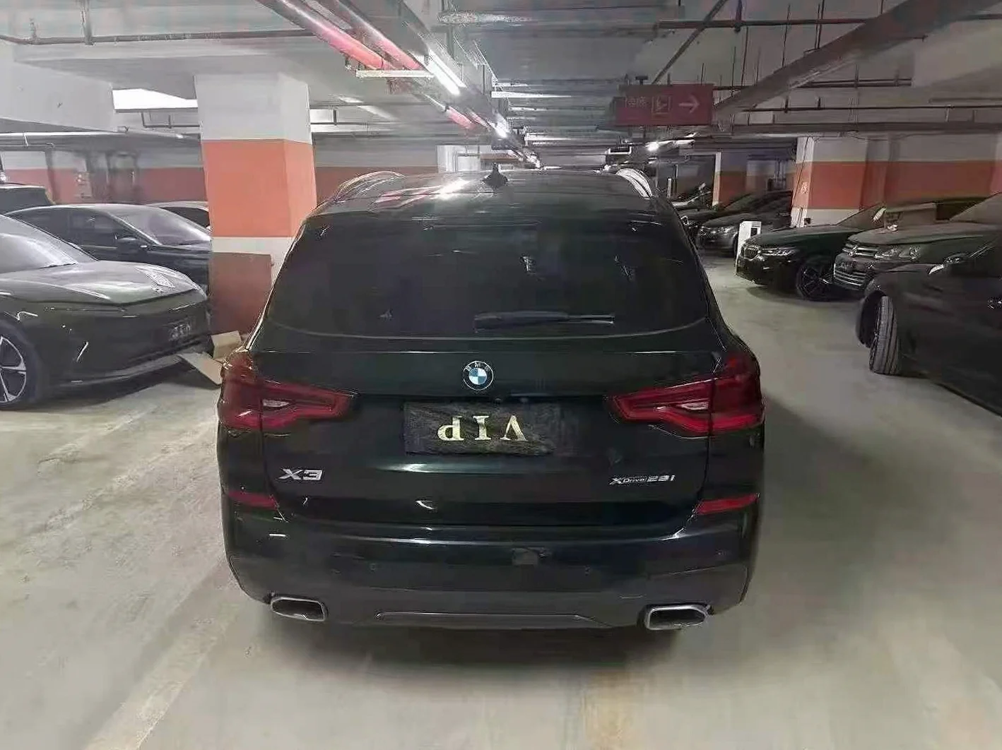 宝马X3 后面外观一