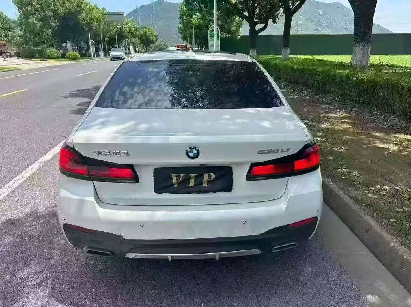 宝马5系 后面外观一