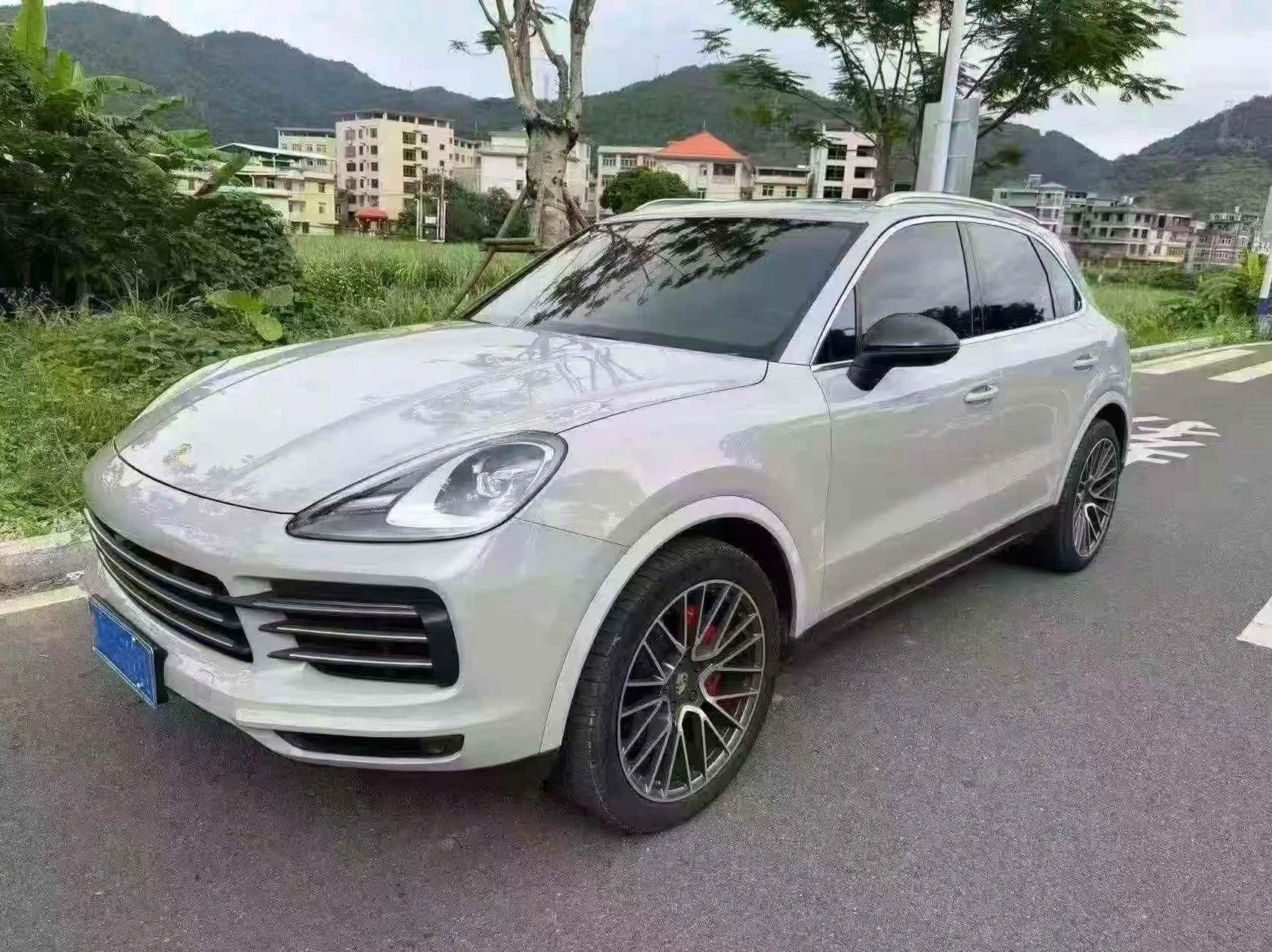 保时捷卡宴 正面外观二