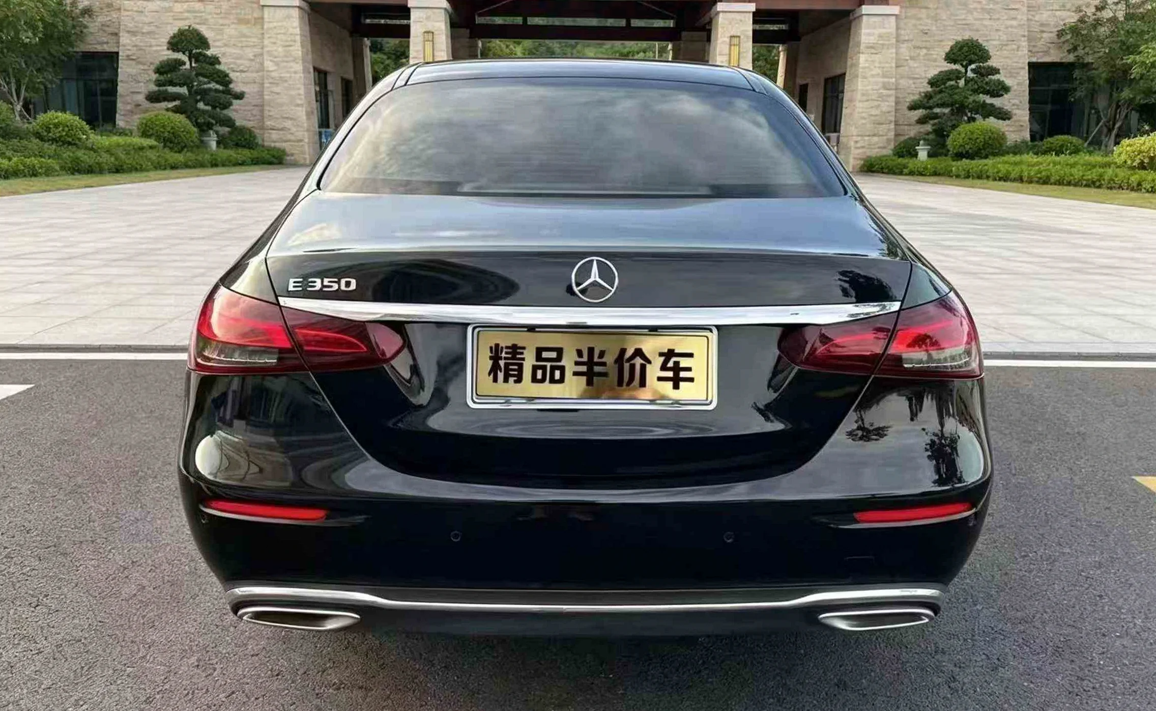 奔驰E 正面外观三