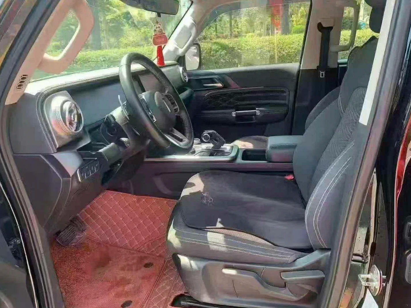 长城汽车300 后面外观一