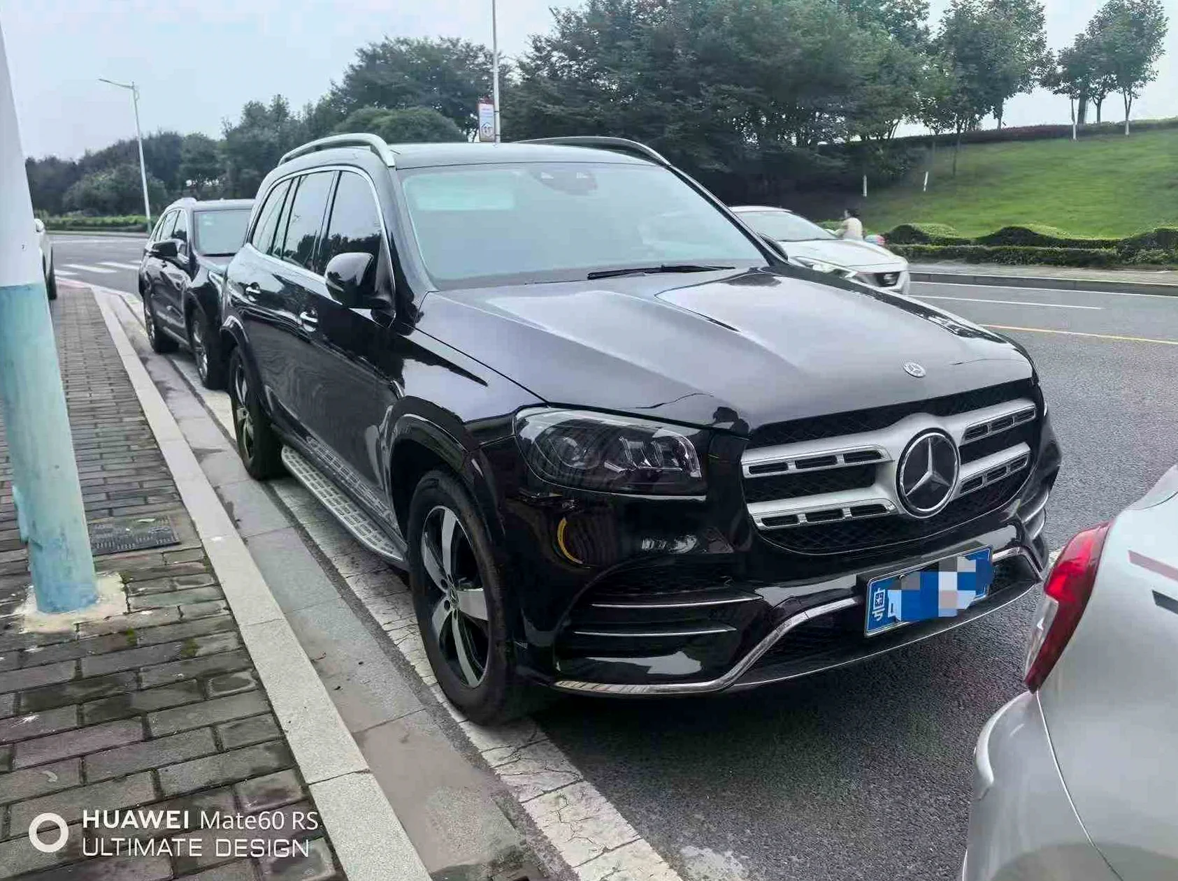 奔驰GLS 正面外观三